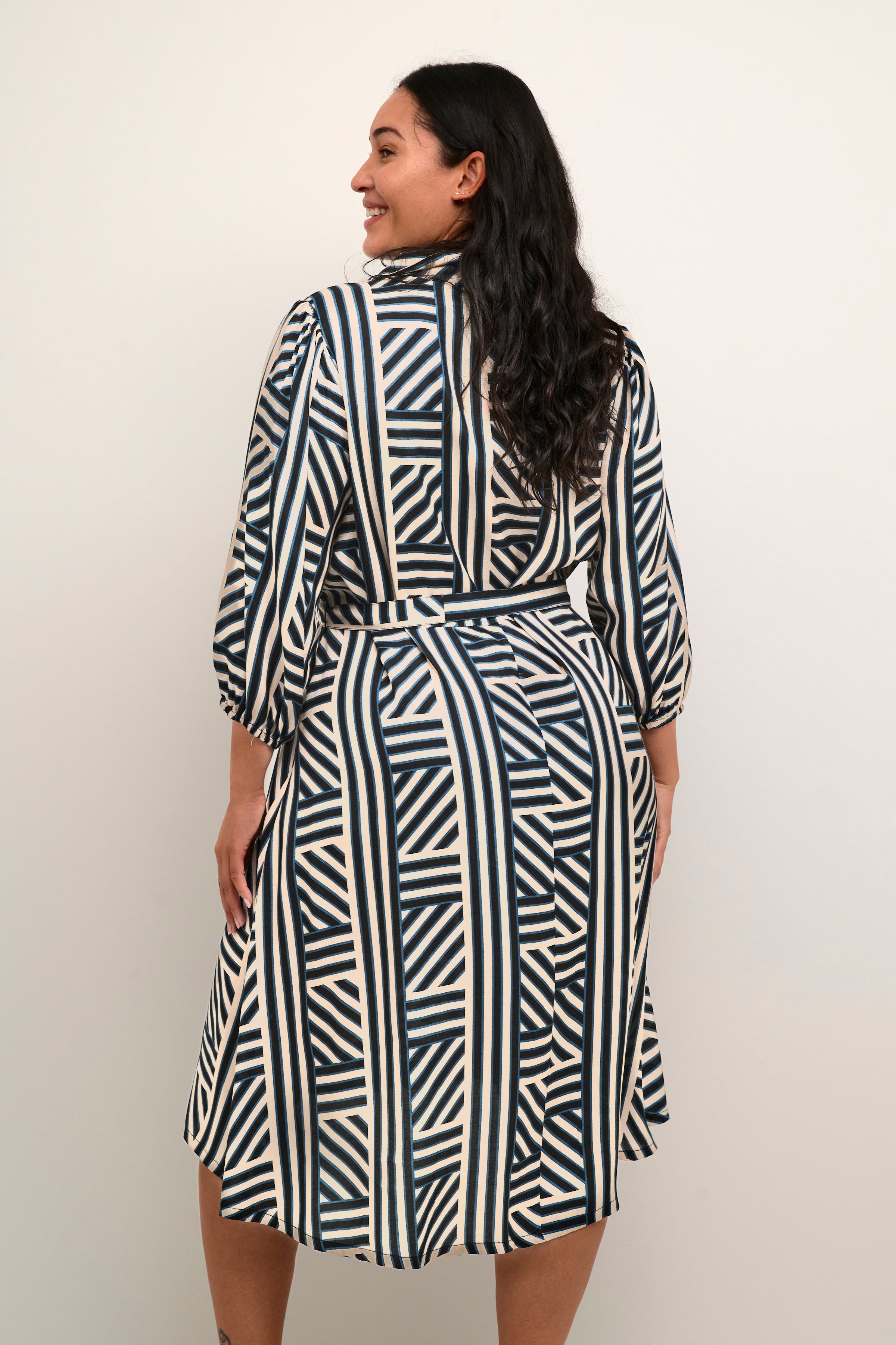 KCfia Dress LOOKBOOK BACK 10582073-105356