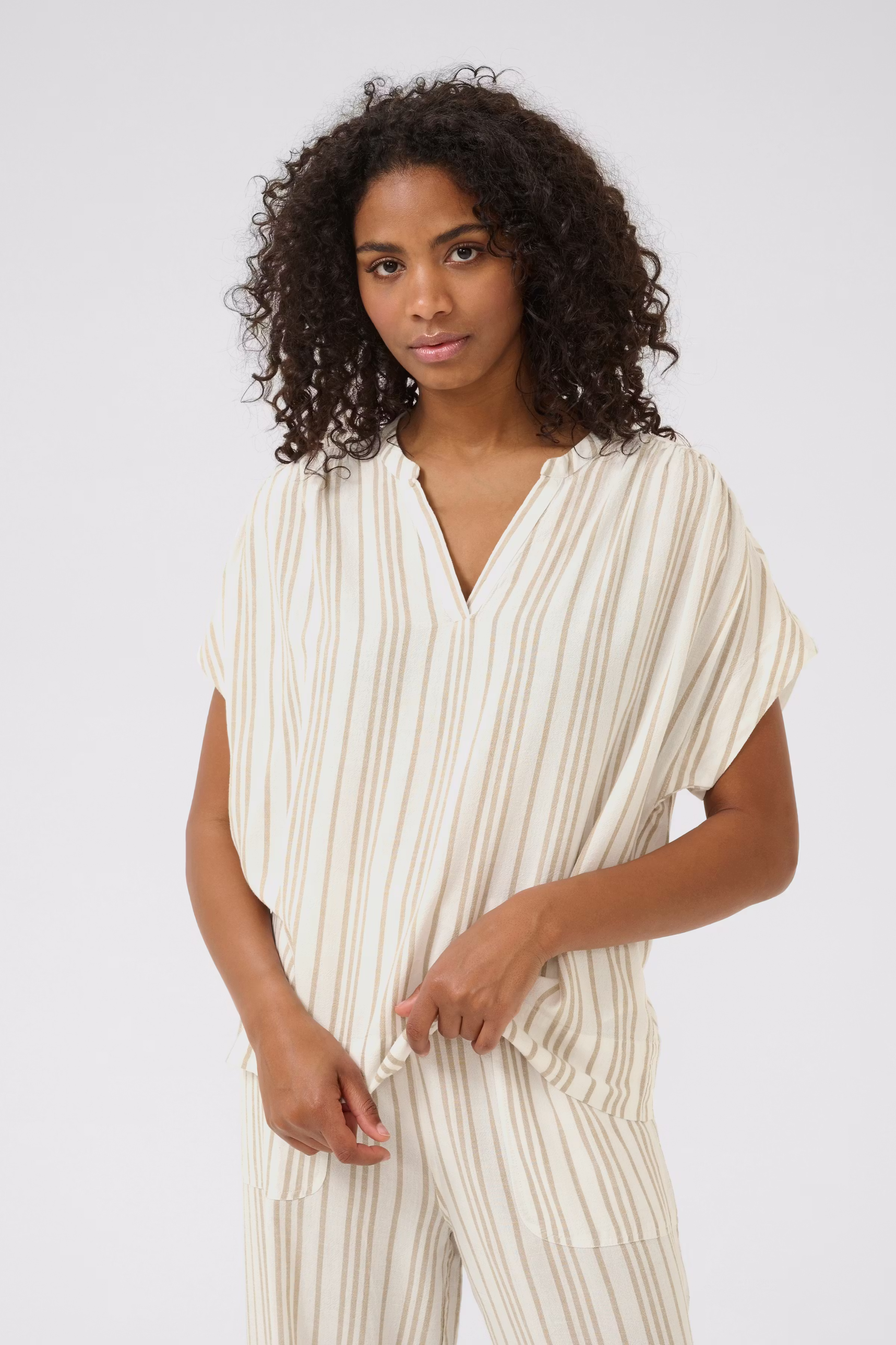 KAmilia Linen Top LOOKBOOK FRONT 10509670-107125