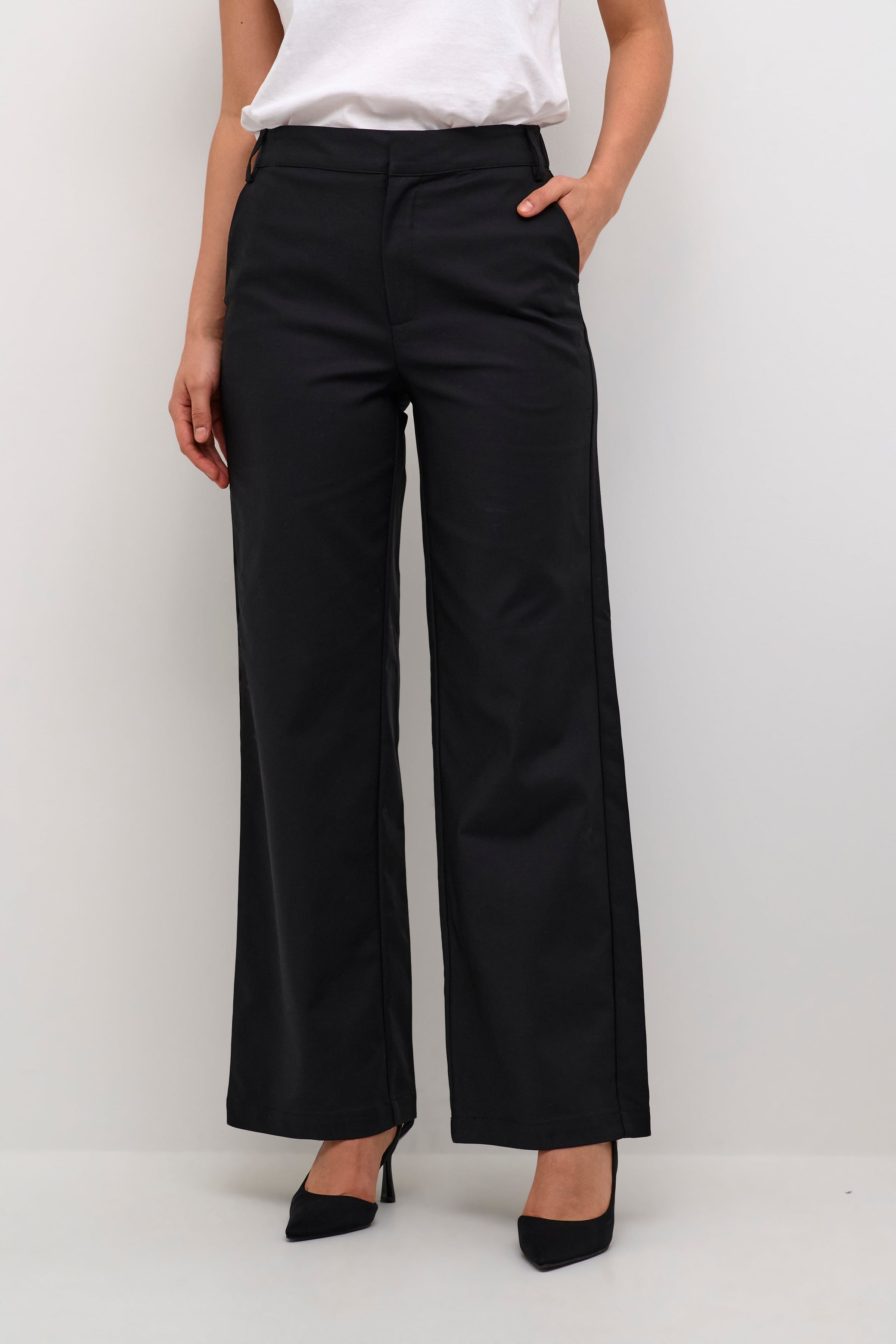 KAloraine Trousers LOOKBOOK FRONT 10509140-100121