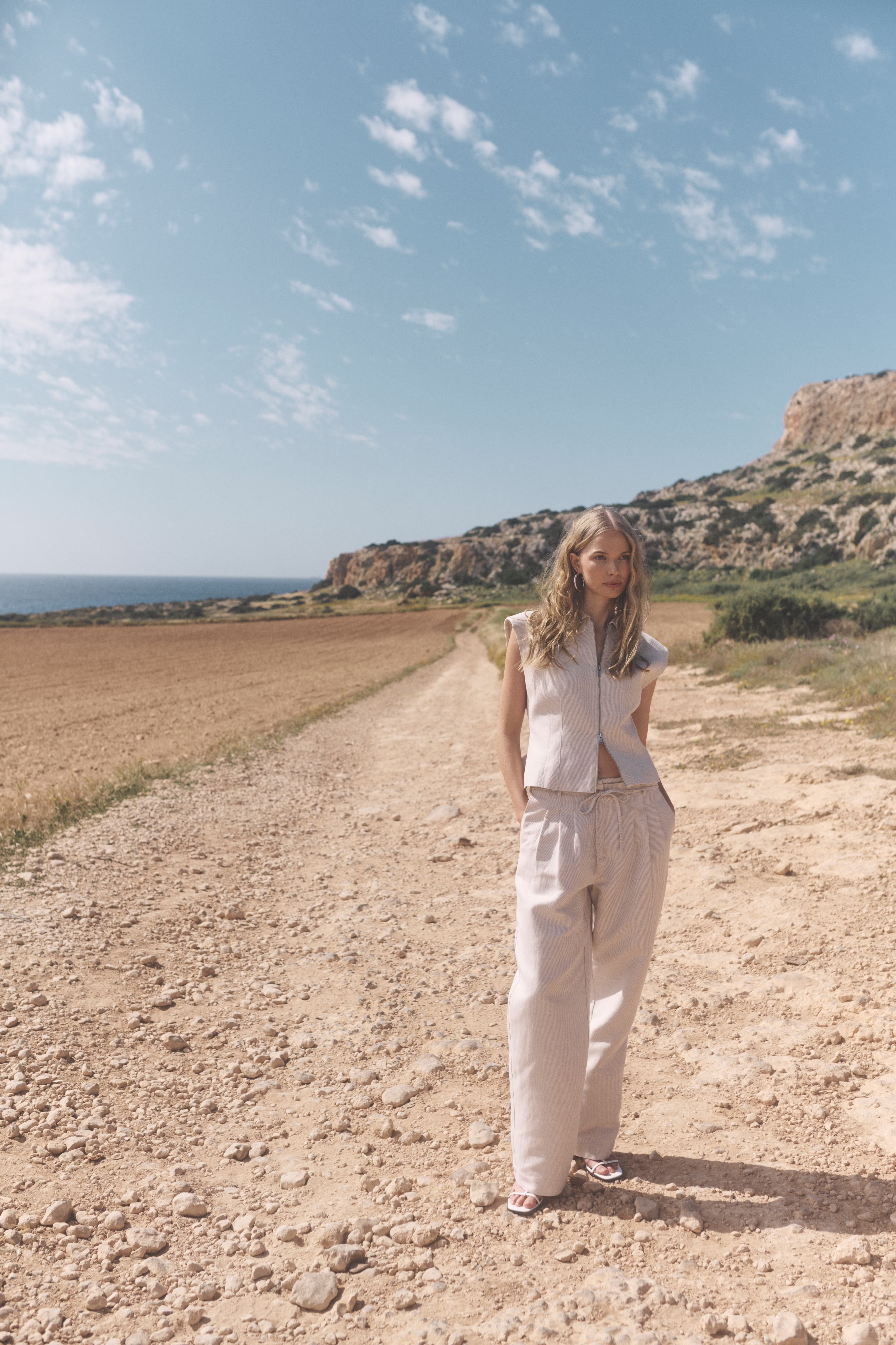 KBVia Top in linen blend LOCATION NONE 10105475-1613101