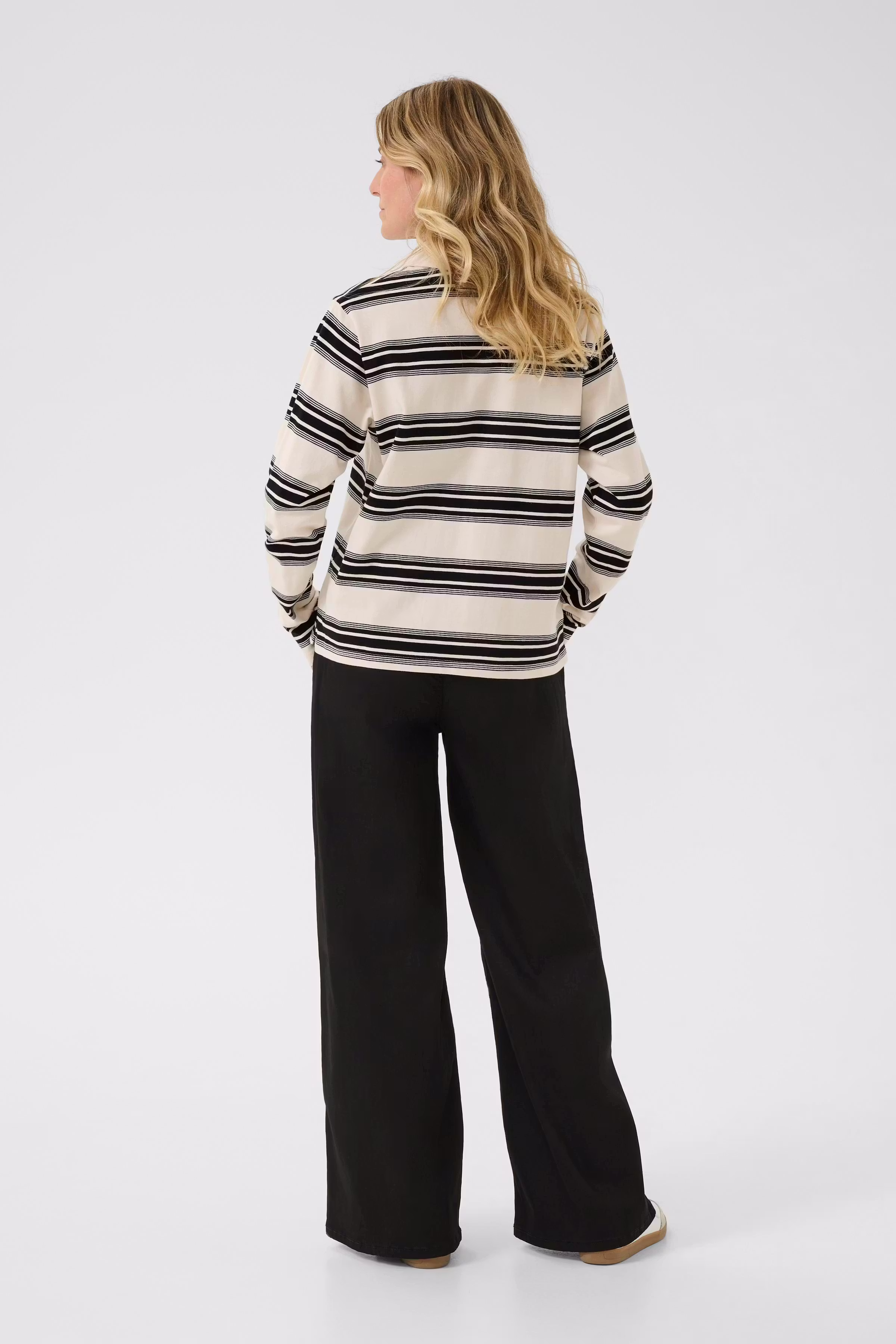 CRCarmell Sweatshirt LOOKBOOK BACK 10614302-108382