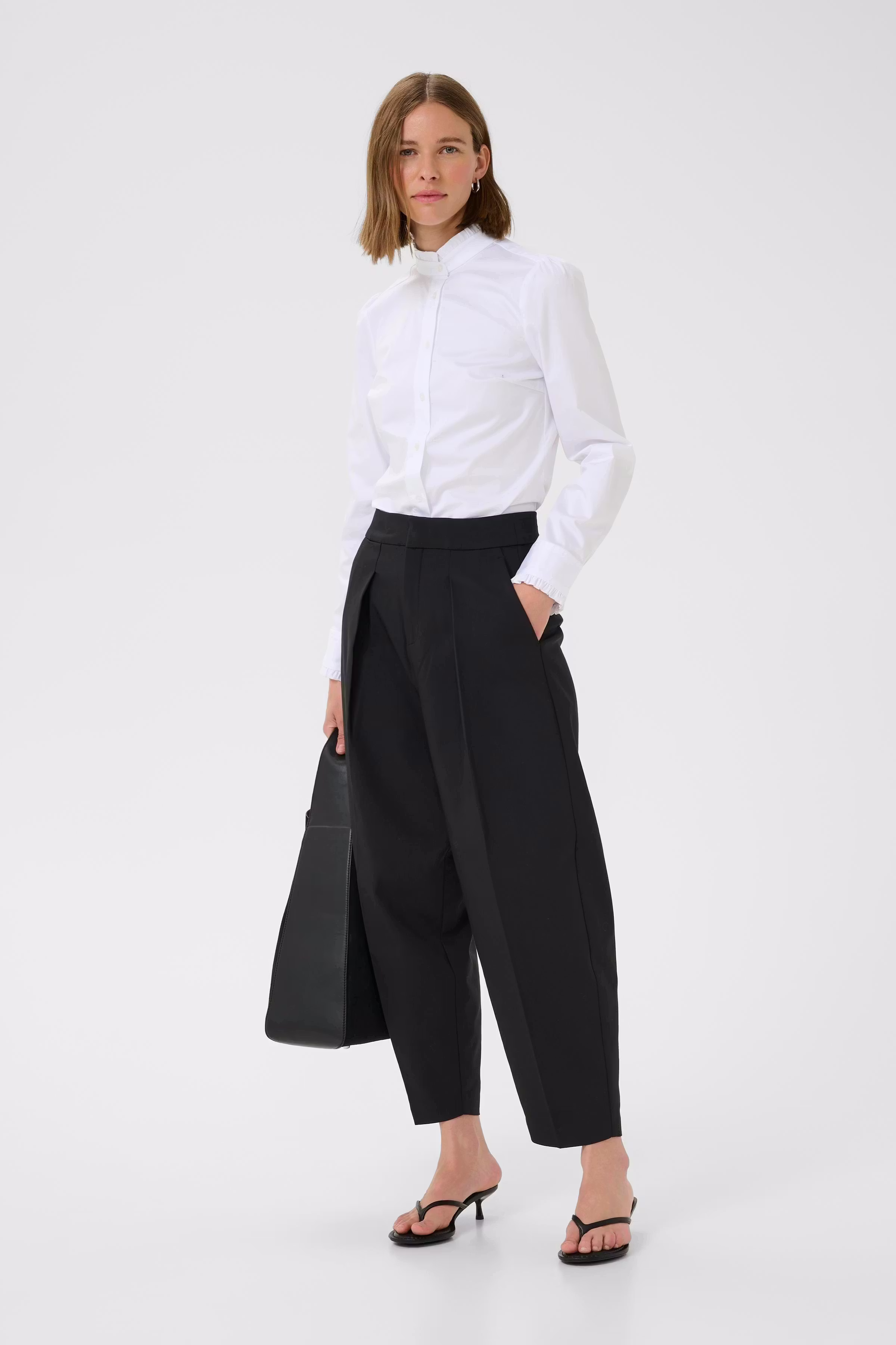 CallyIW LOOKBOOK FRONT 30111128-300001