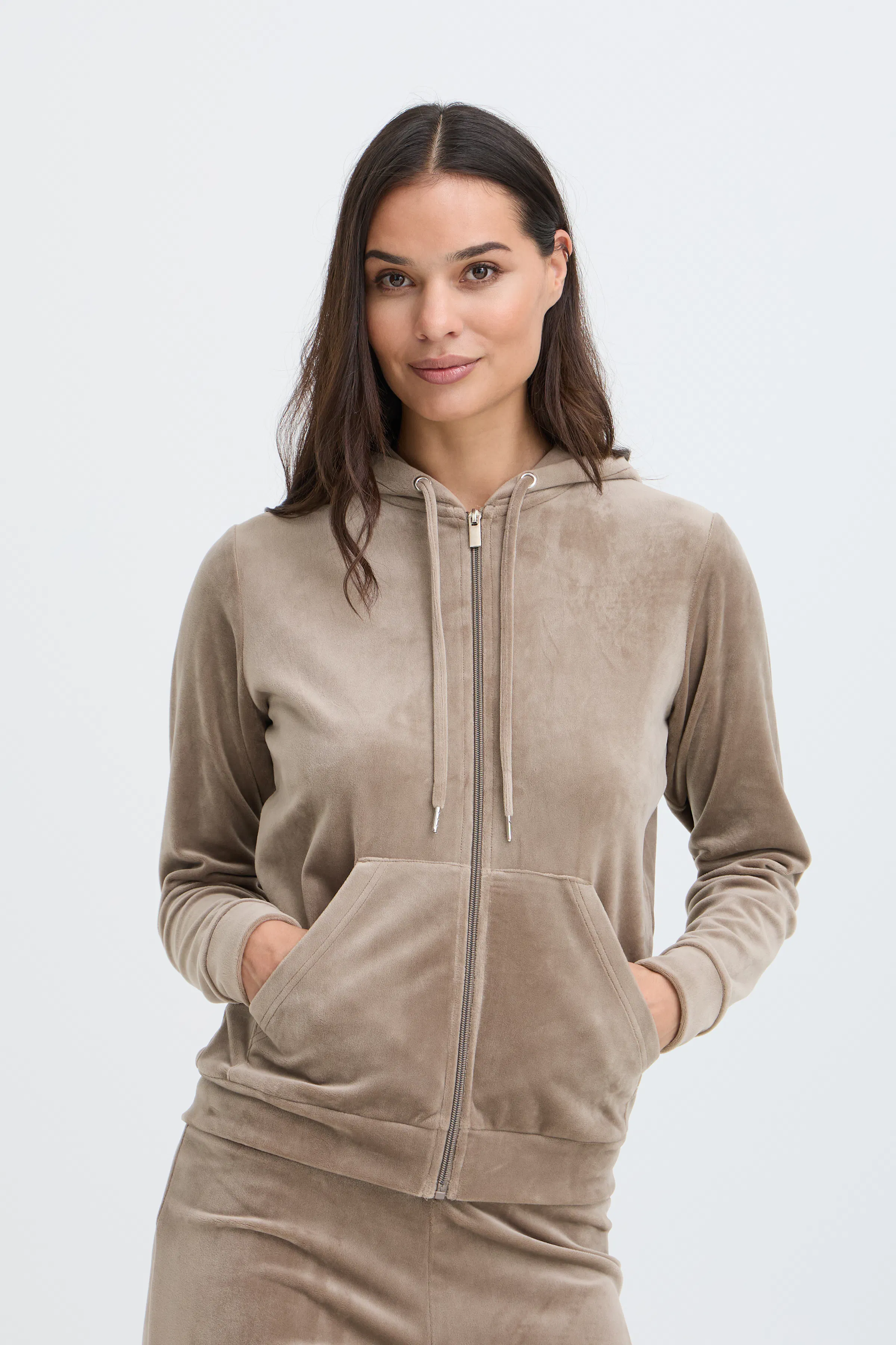 BYMITZA Joggedrakt LOOKBOOK FRONT 20810786-181112
