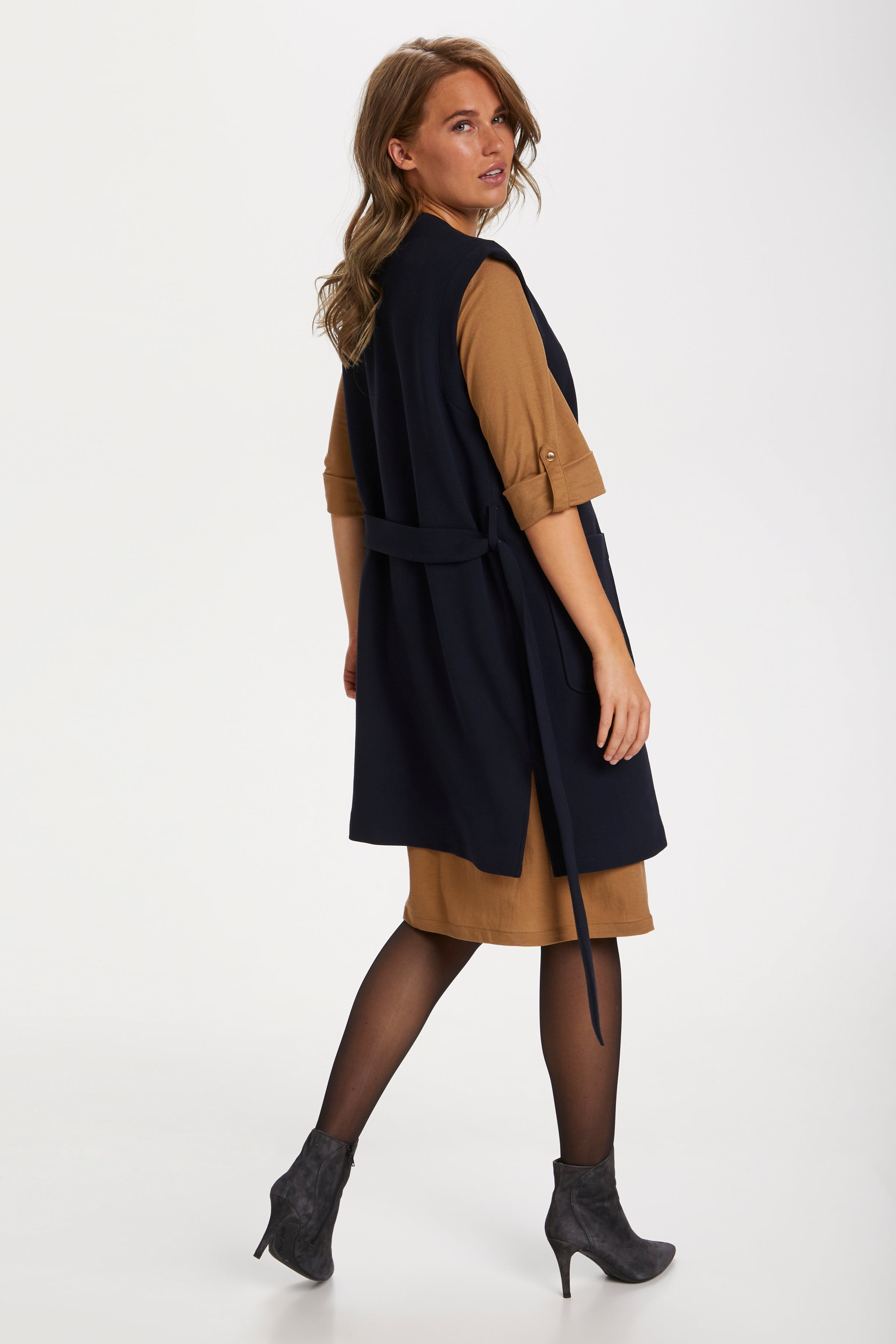 EnricaSZ Vest

 LOOKBOOK BACK 30510957-193713