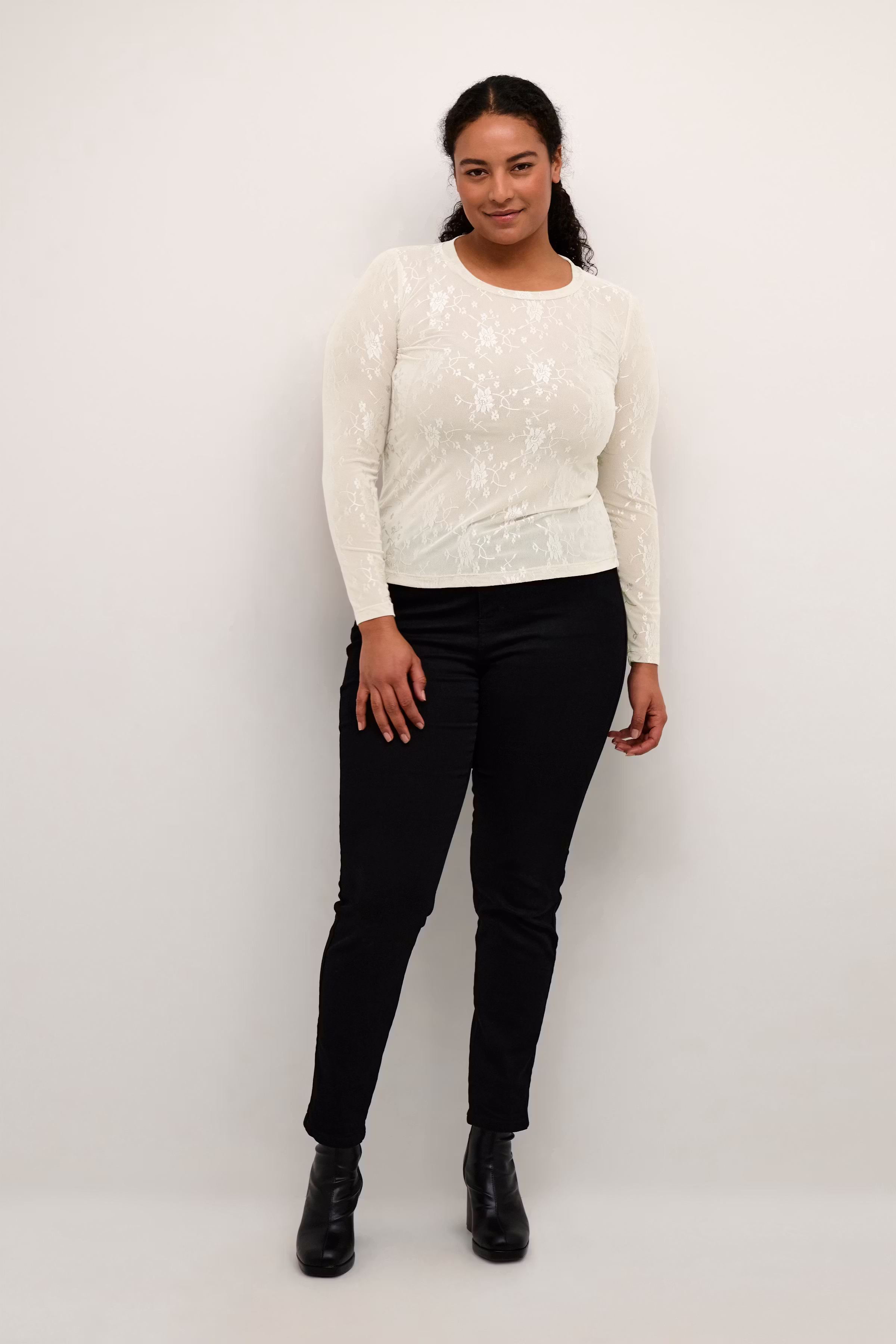 KCnikoline Lace T-shirt LOOKBOOK FRONT 10581808-125202