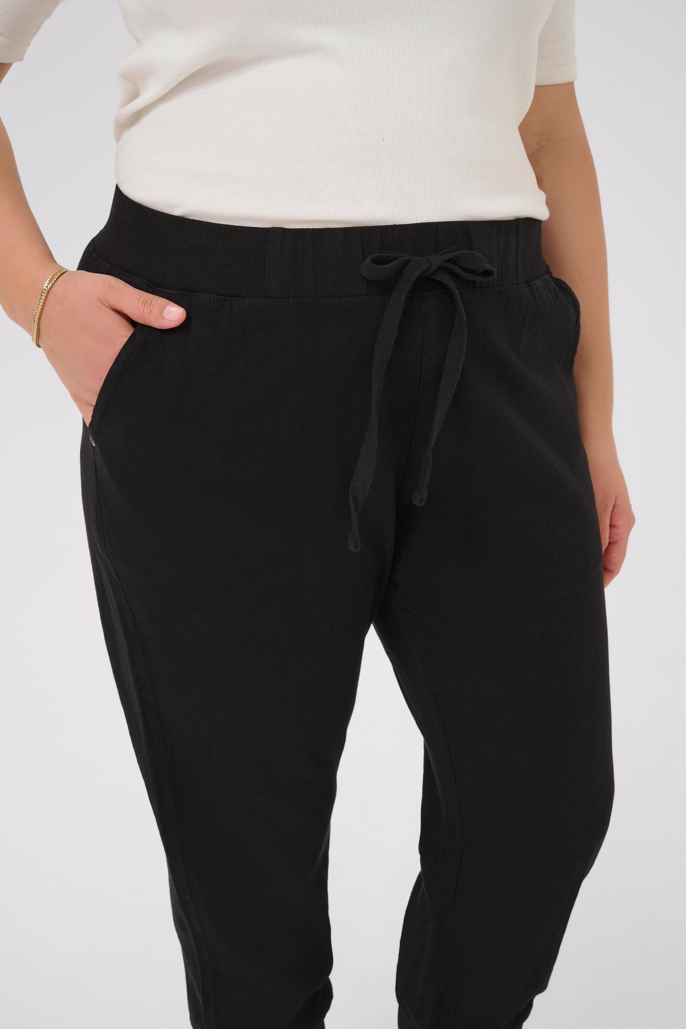 KCnana Pantalon Capri LOOKBOOK DETAIL 10580057-50600