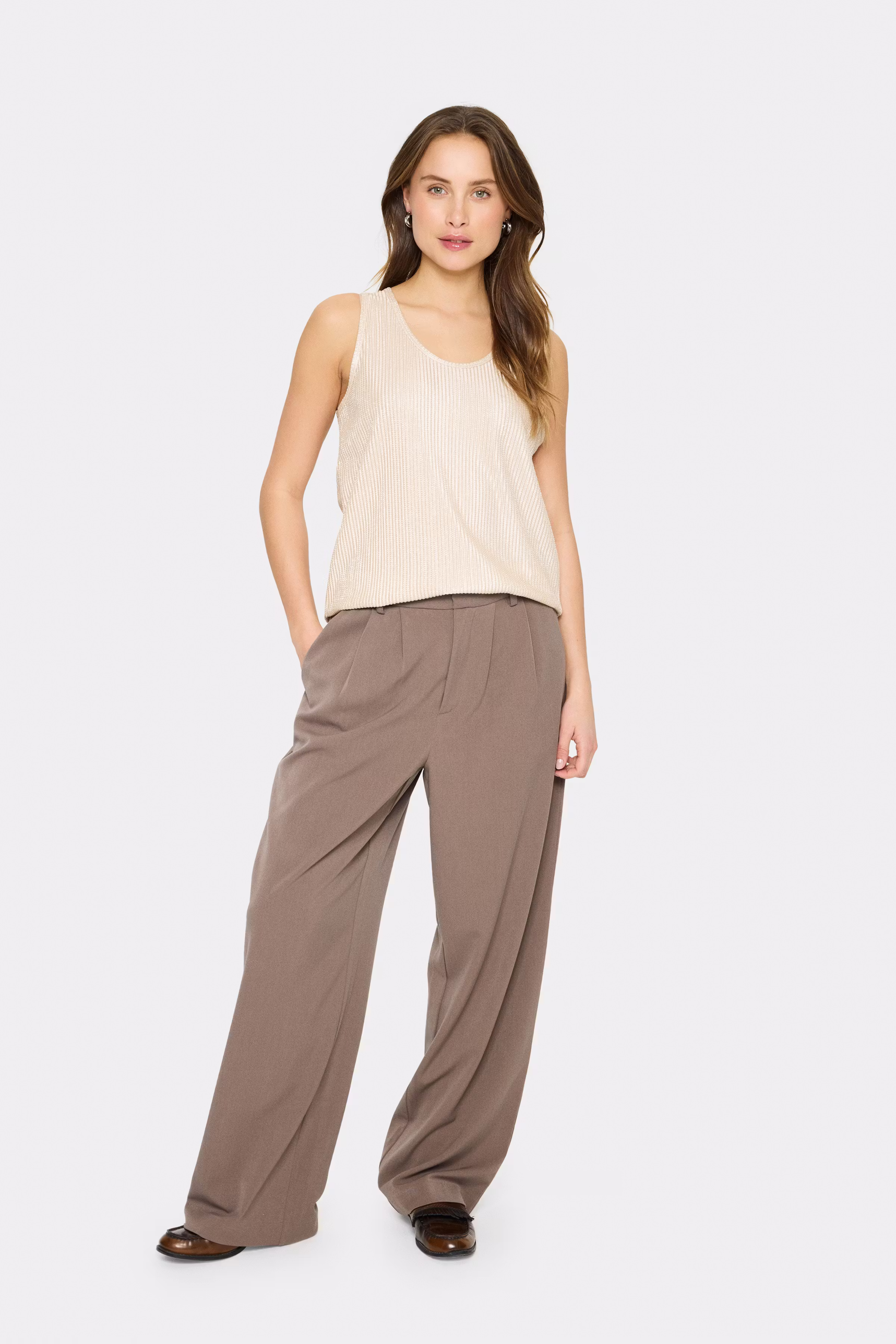 EvySZ Top LOOKBOOK FRONT 30513301-110507