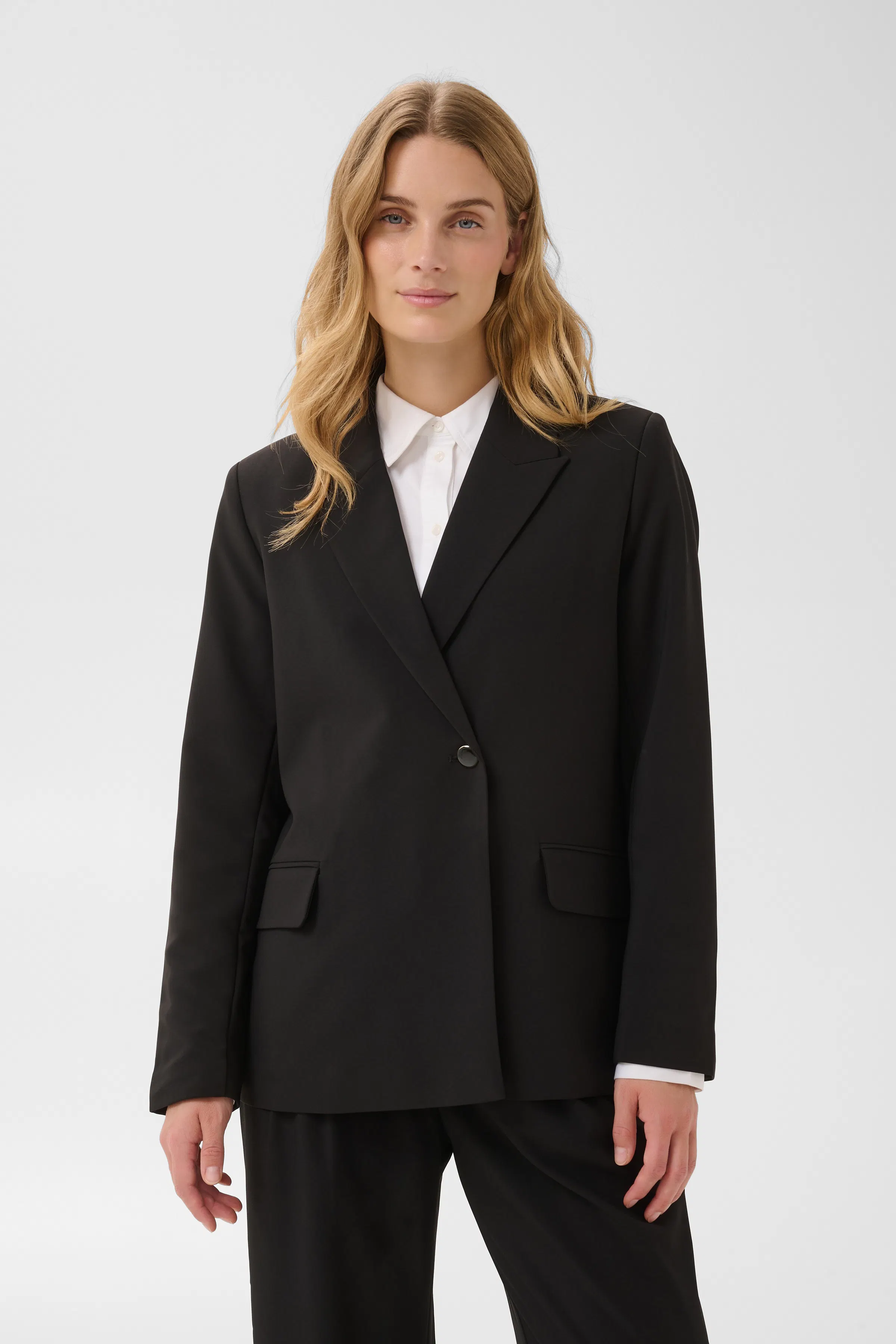 MalenaPW Blazer LOOKBOOK FRONT 30311143-194008