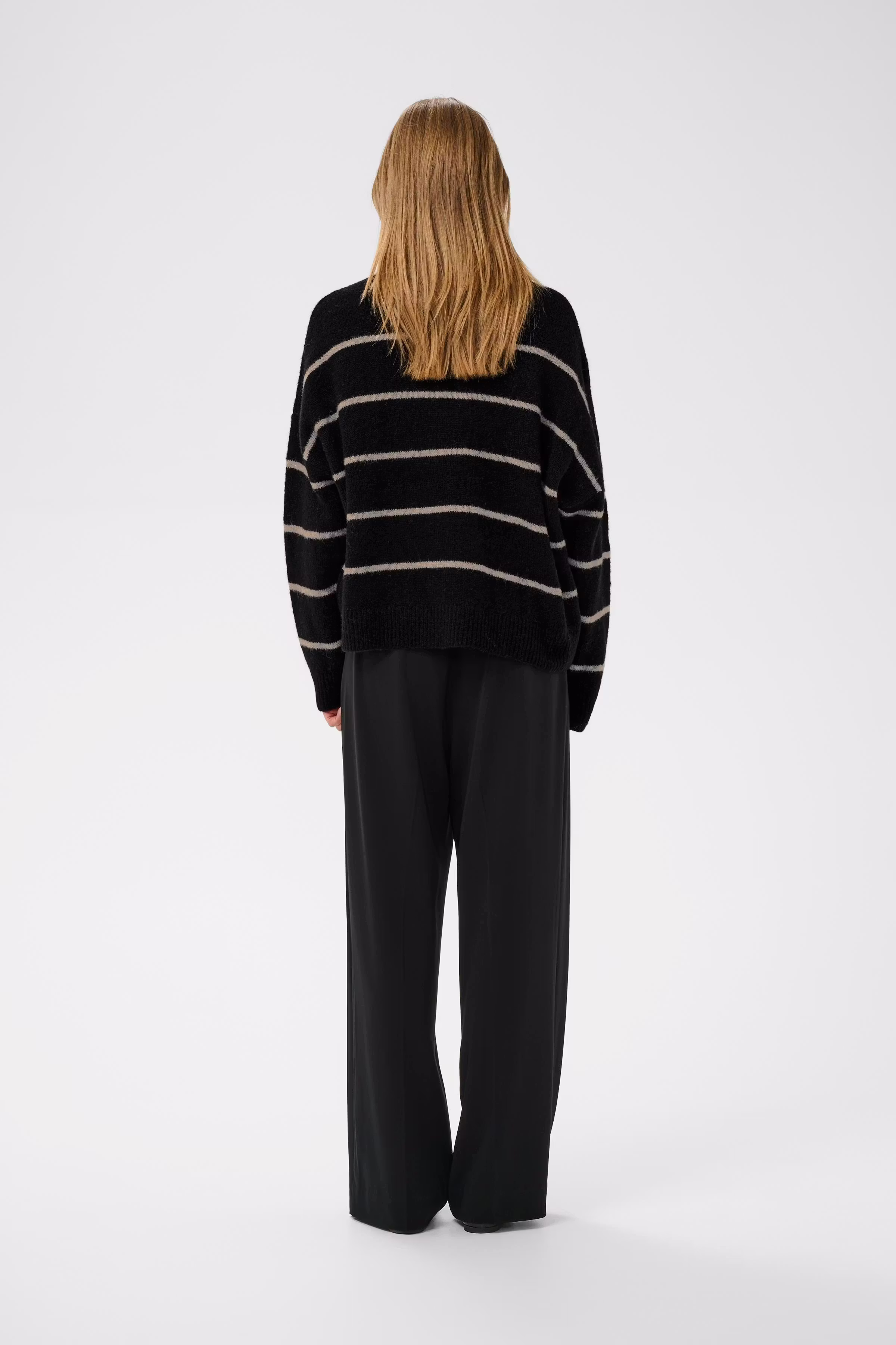 TeresaIW Pullover LOOKBOOK BACK 30111188-300286