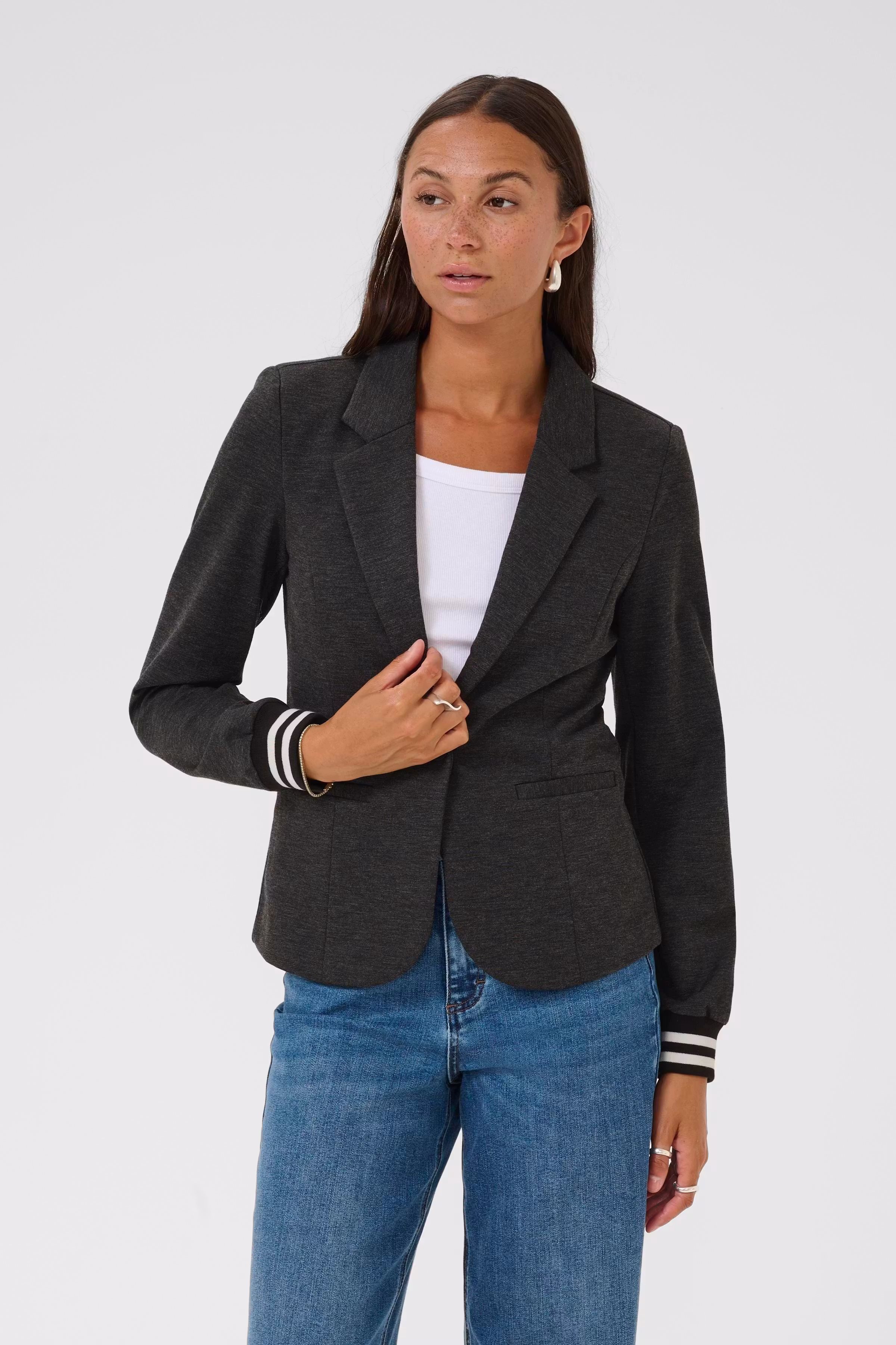 KAKinnie Blazer LOOKBOOK FRONT 10550800-108803