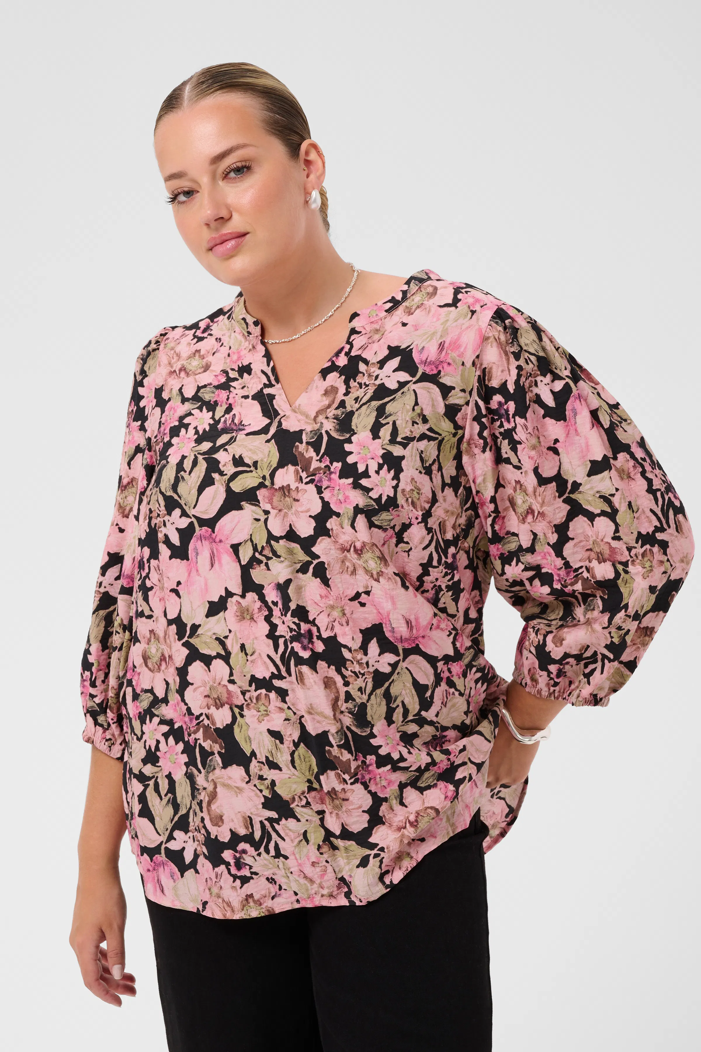 KCsarina Bluse LOOKBOOK FRONT 10584357-109806