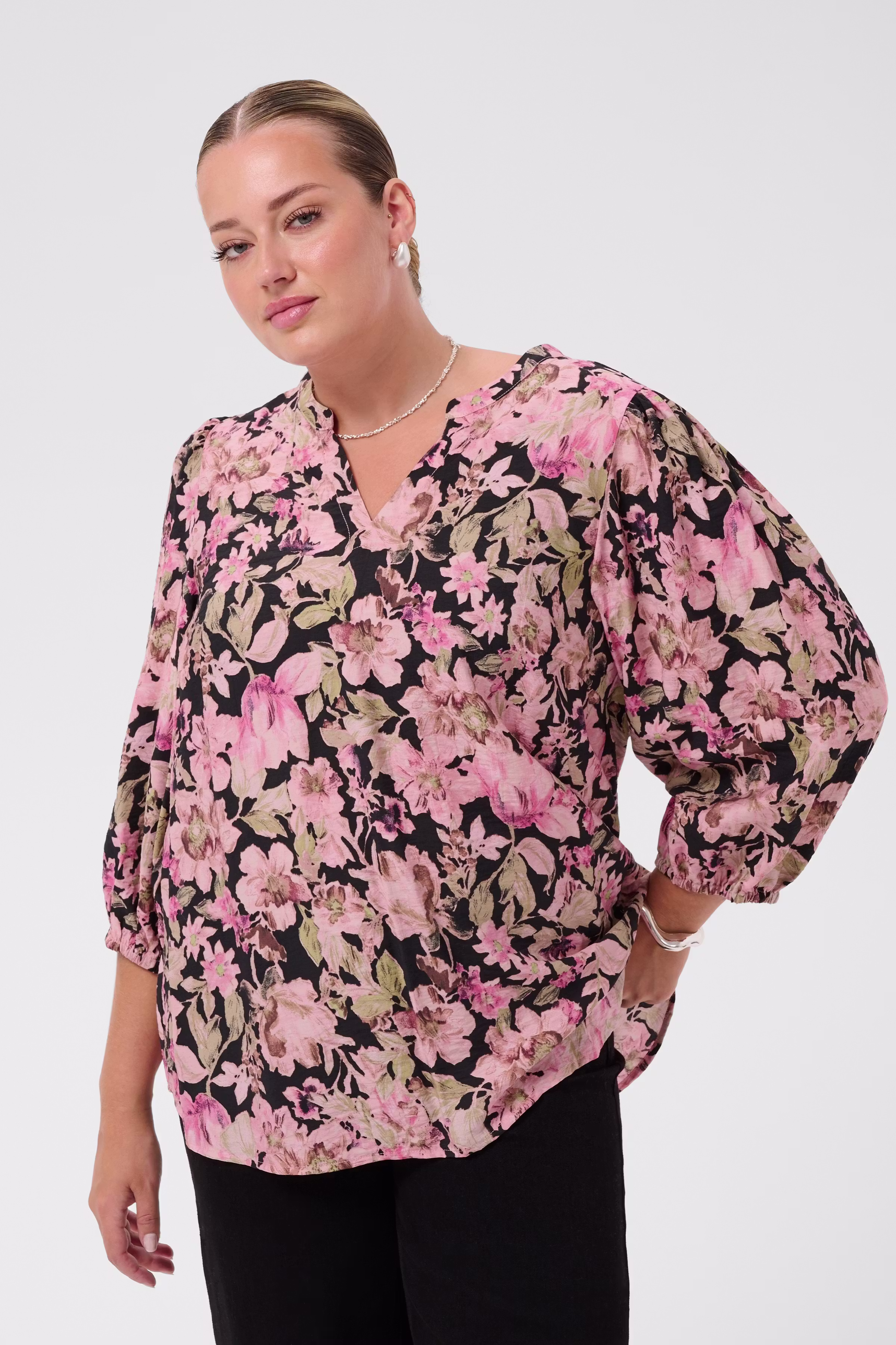 KCsarina Bluse LOOKBOOK FRONT 10584357-109806