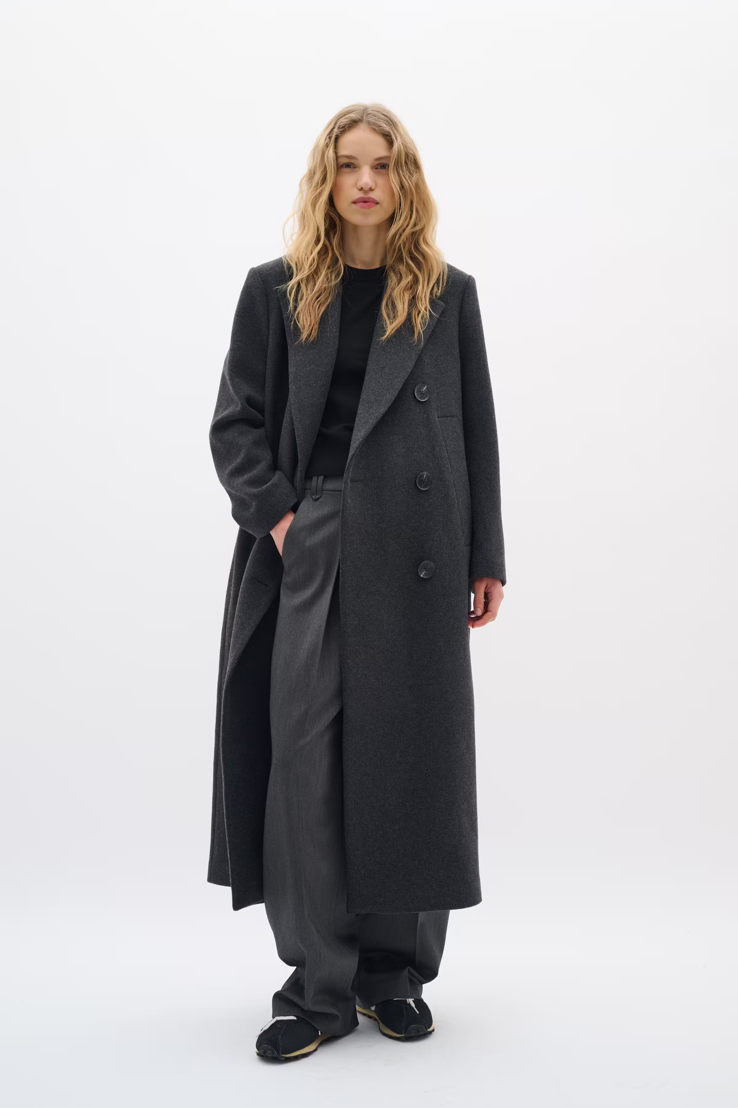 YunahIW Mantel LOOKBOOK FRONT 30110610-300596