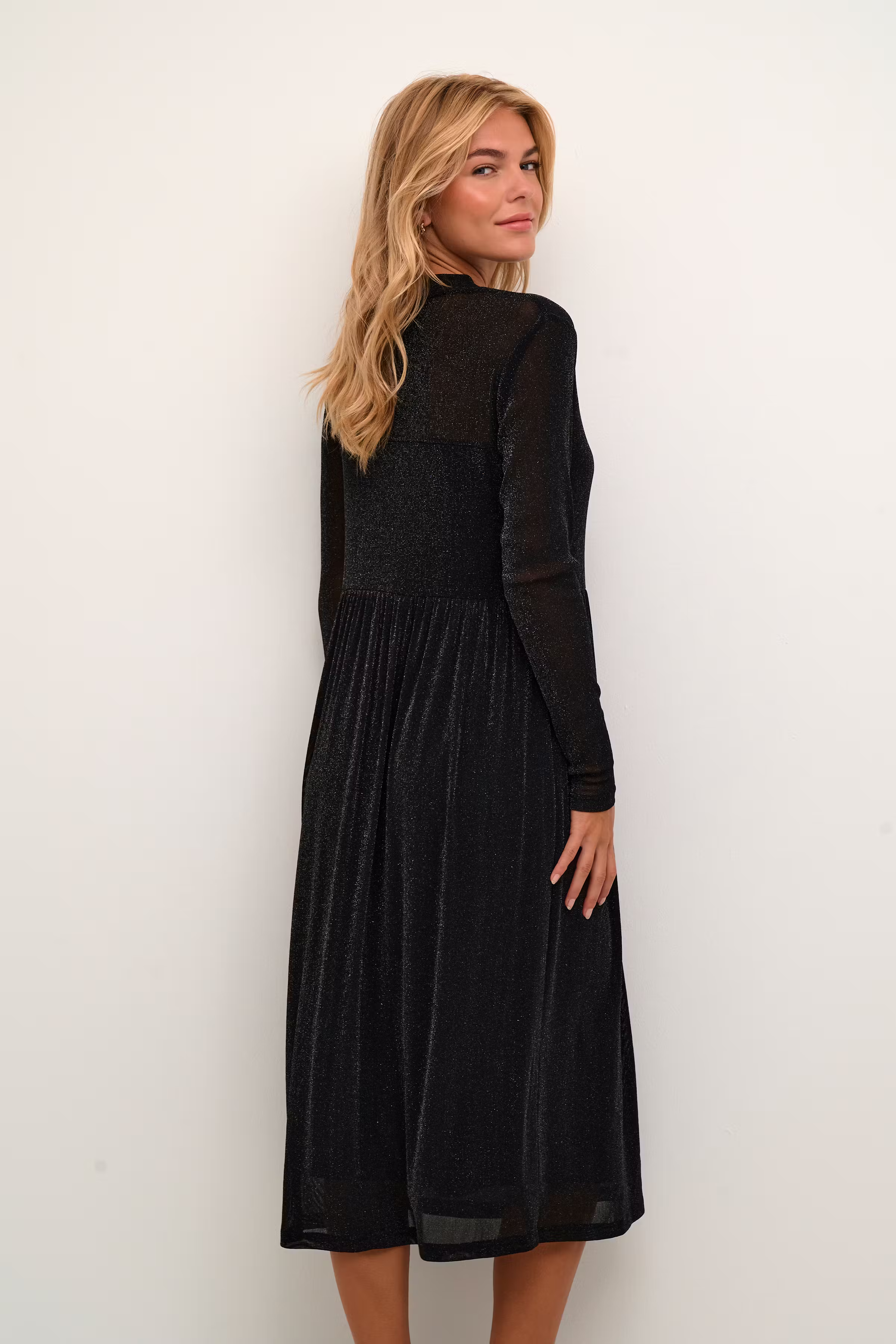 KAolga Glimmerkjole LOOKBOOK BACK 10508322-100121