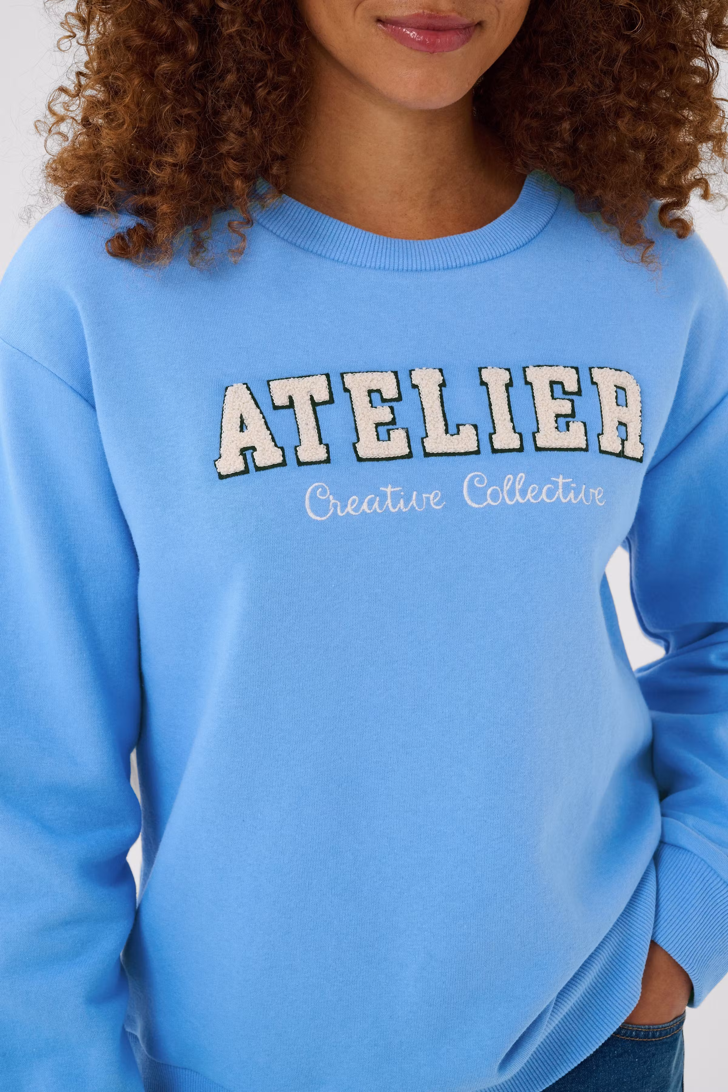 KAgisele Sweatshirt LOOKBOOK DETAIL 10512023-164032