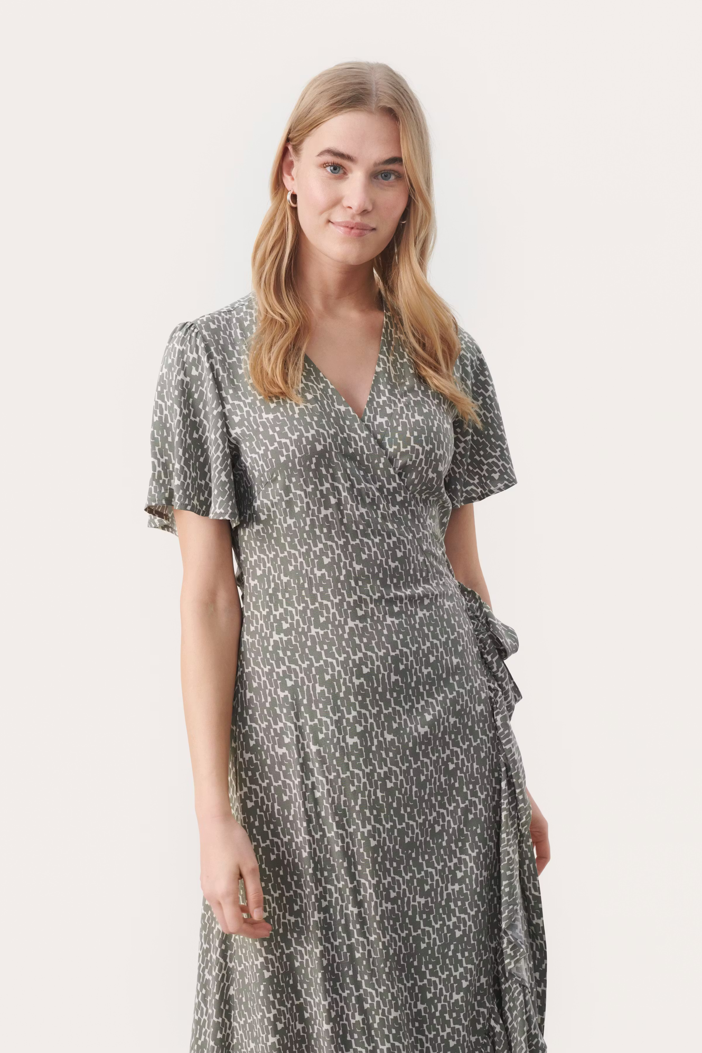 ClarinaPW Kleid LOOKBOOK FRONT 30308549-303001