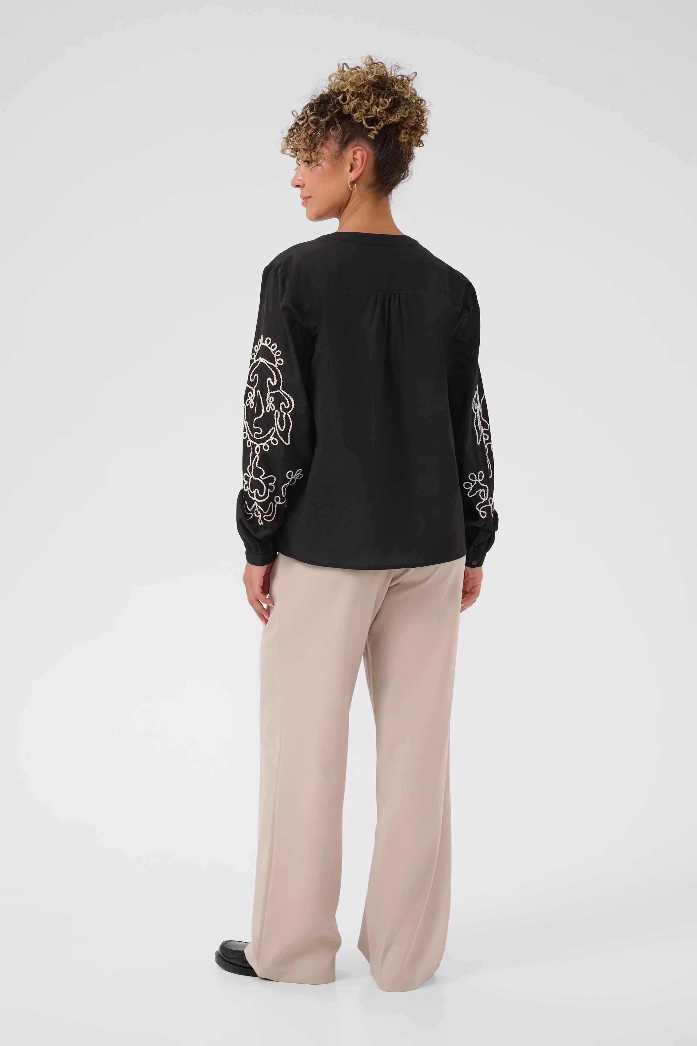 CRVia Blouse LOOKBOOK BACK 10614398-100120