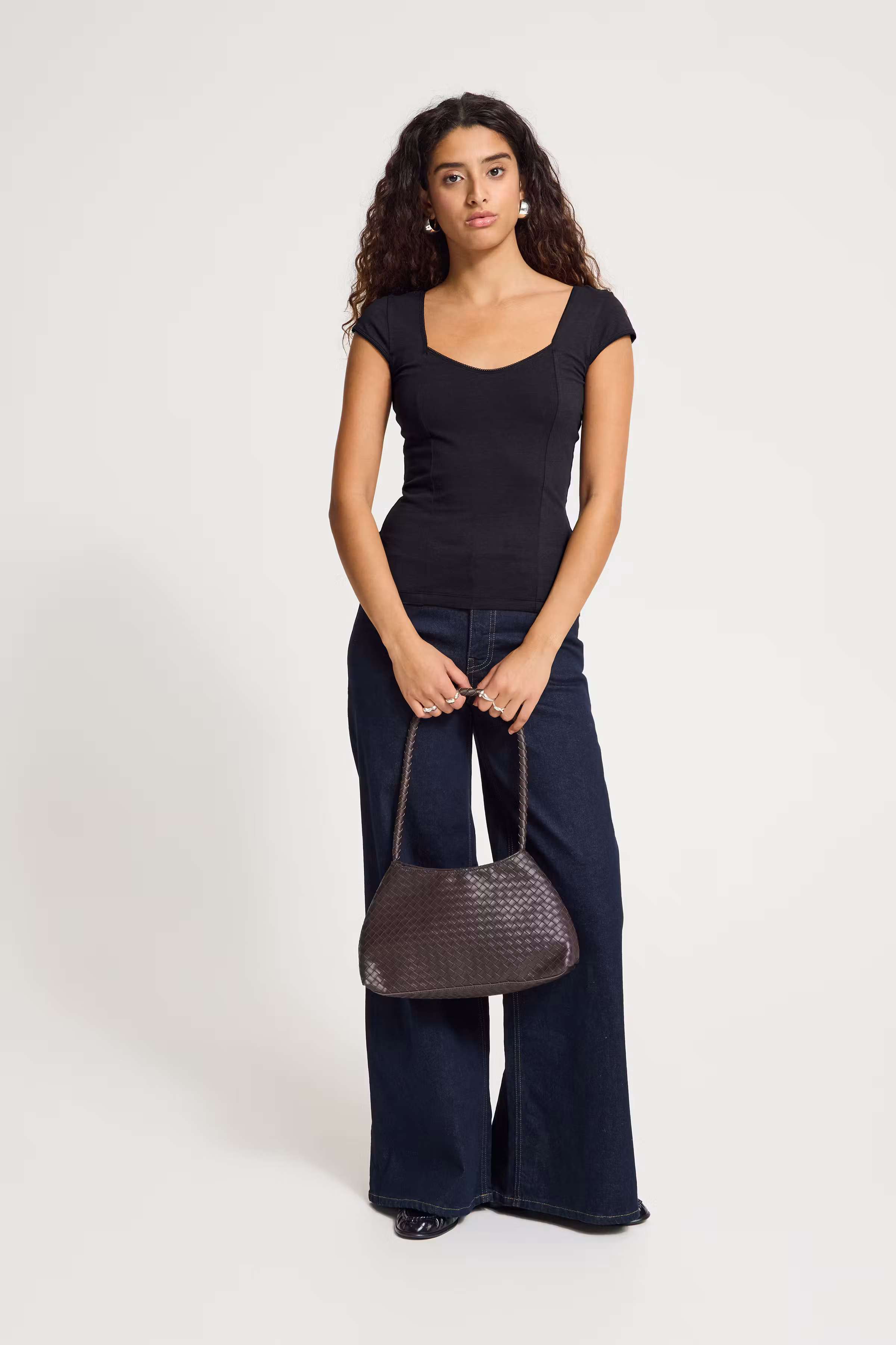 IHNOELLA Top LOOKBOOK FRONT 20126983-194008