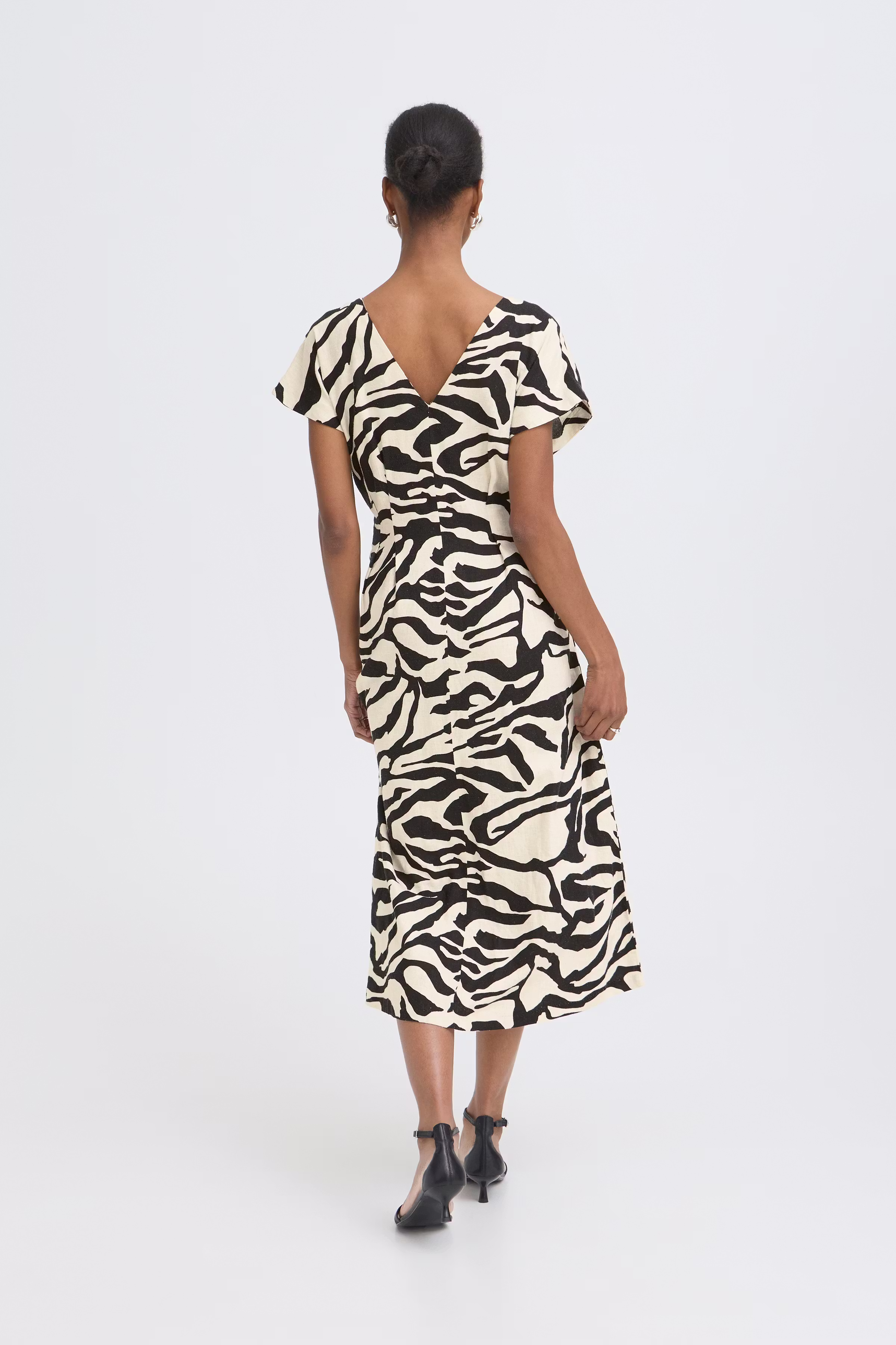 IHLINNO Kjole LOOKBOOK BACK 20125619-900005584