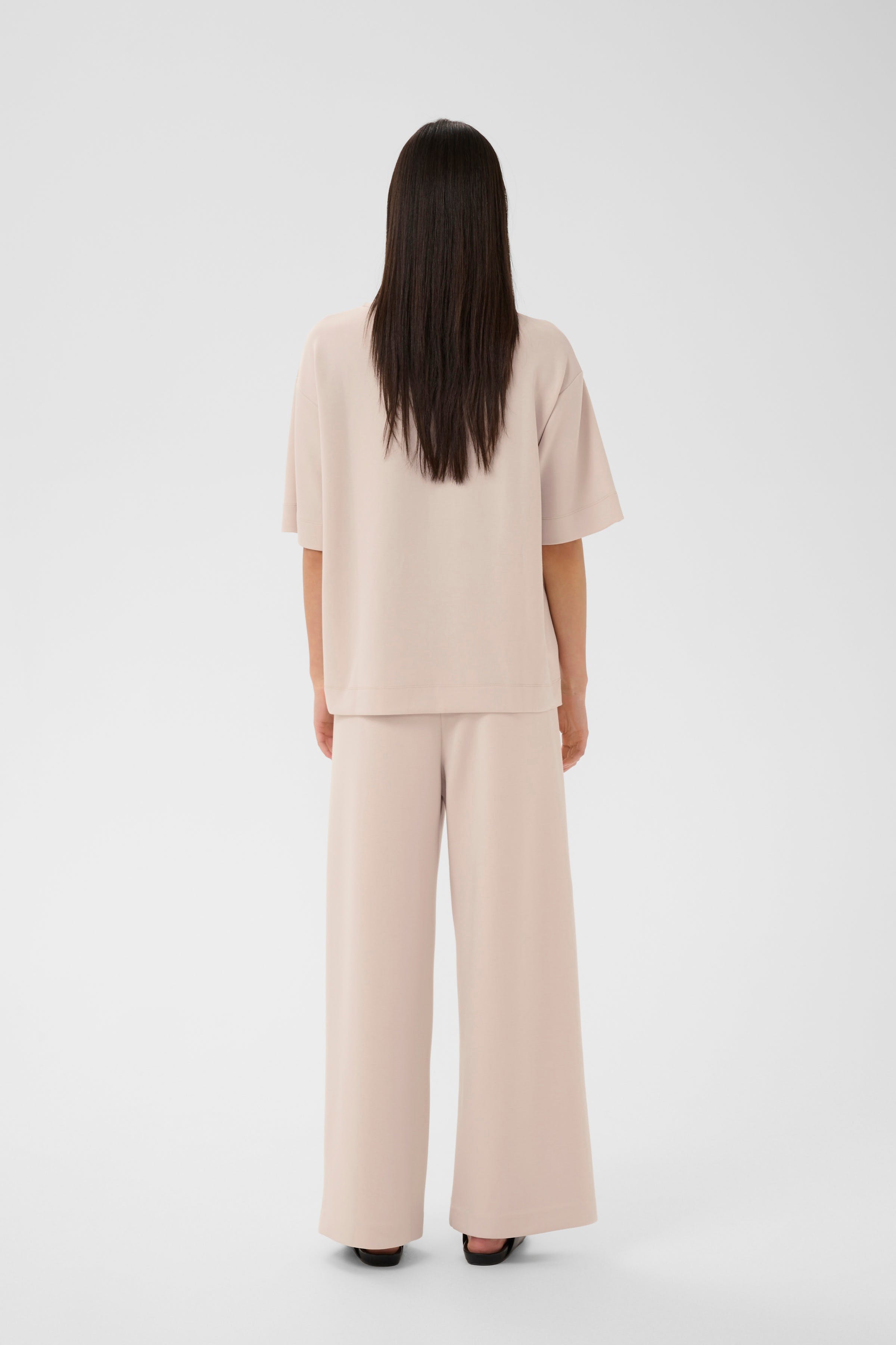 HenniehIW Shorts LOOKBOOK BACK 30110370-130403