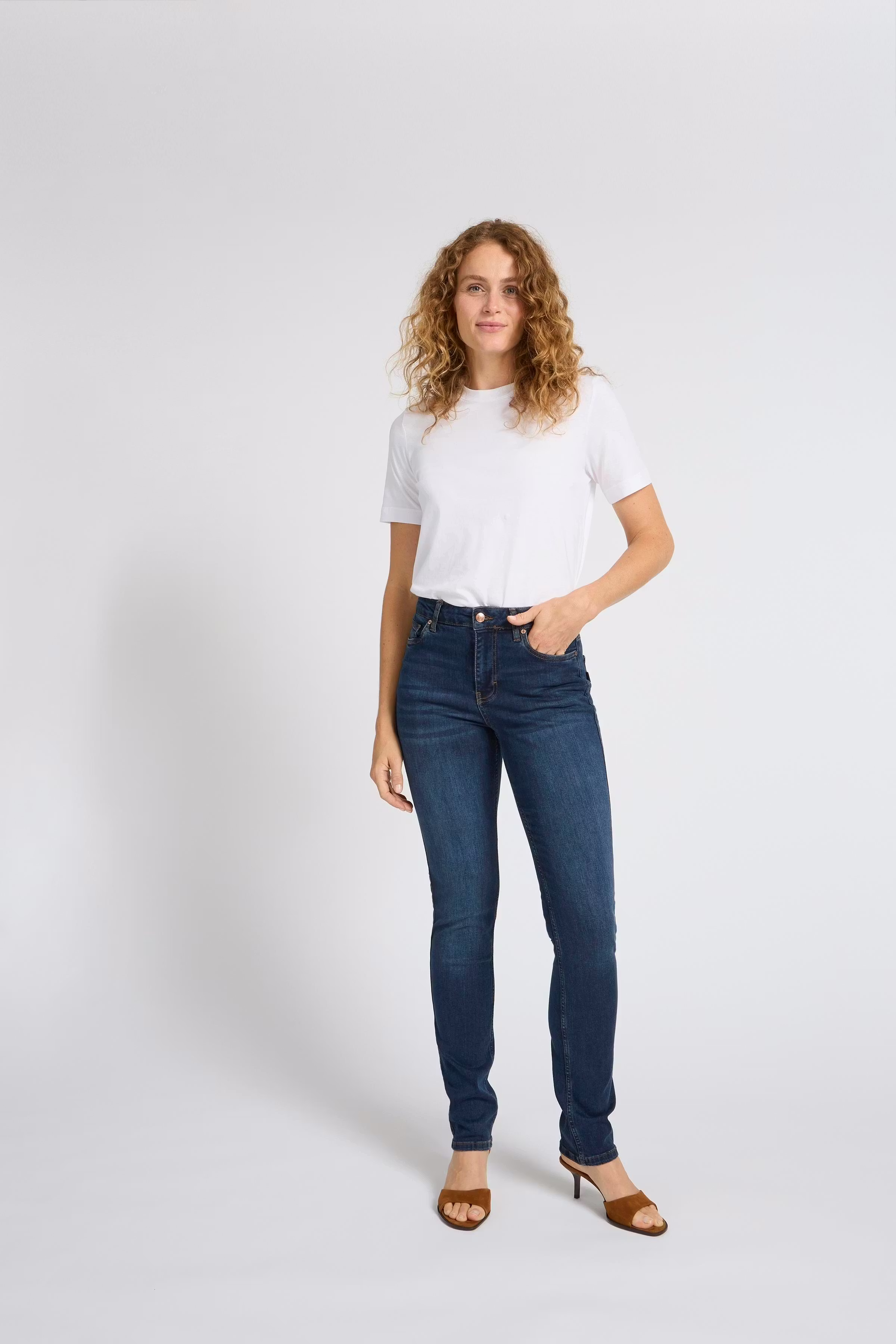 PZEMMA HW Jeans Medium Straight Leg LOCATION NONE 50206336-200002