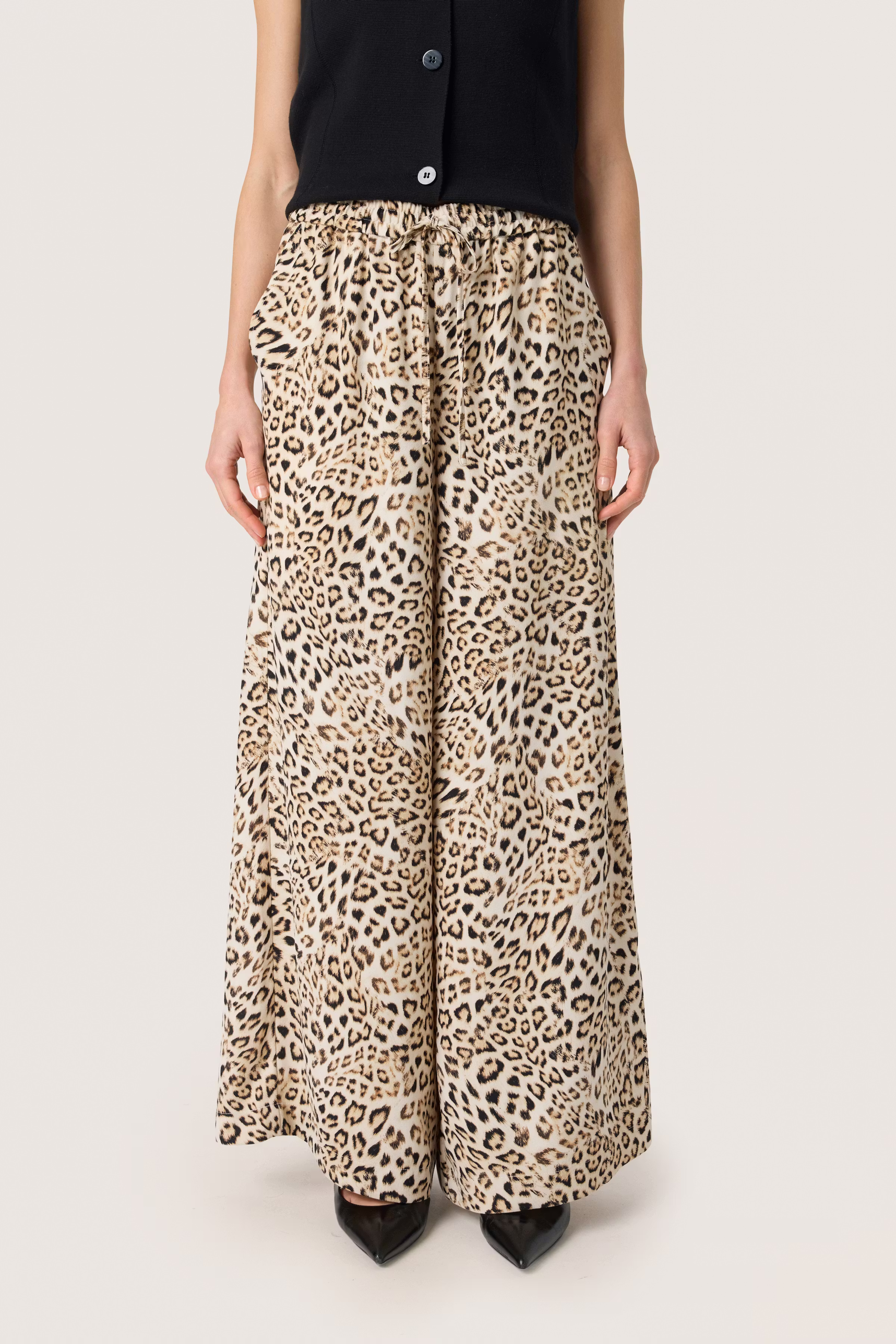 SLShirley Trousers LOOKBOOK FRONT 30408449-303941