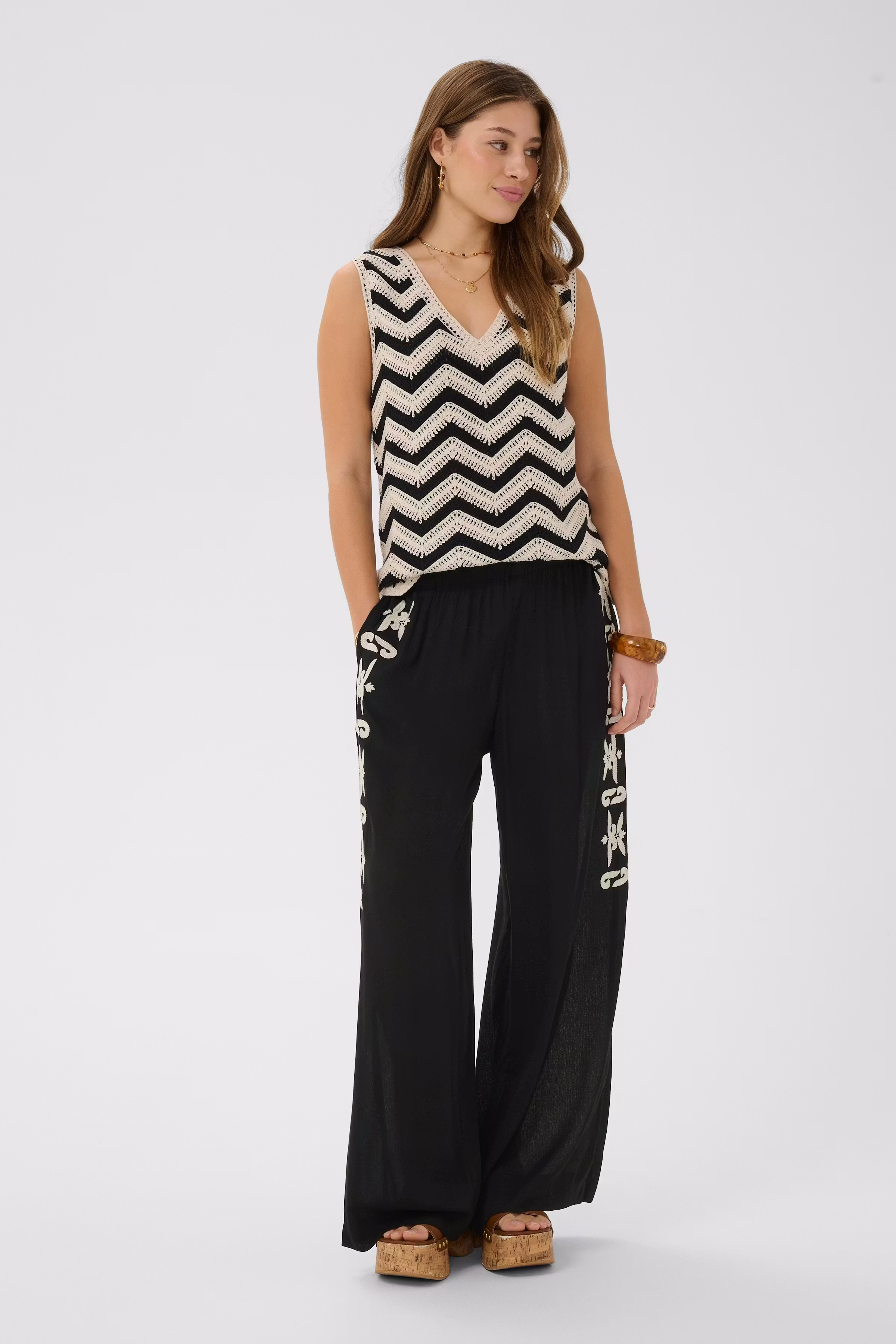 CRAllie Hose LOOKBOOK FRONT 10615017-100120