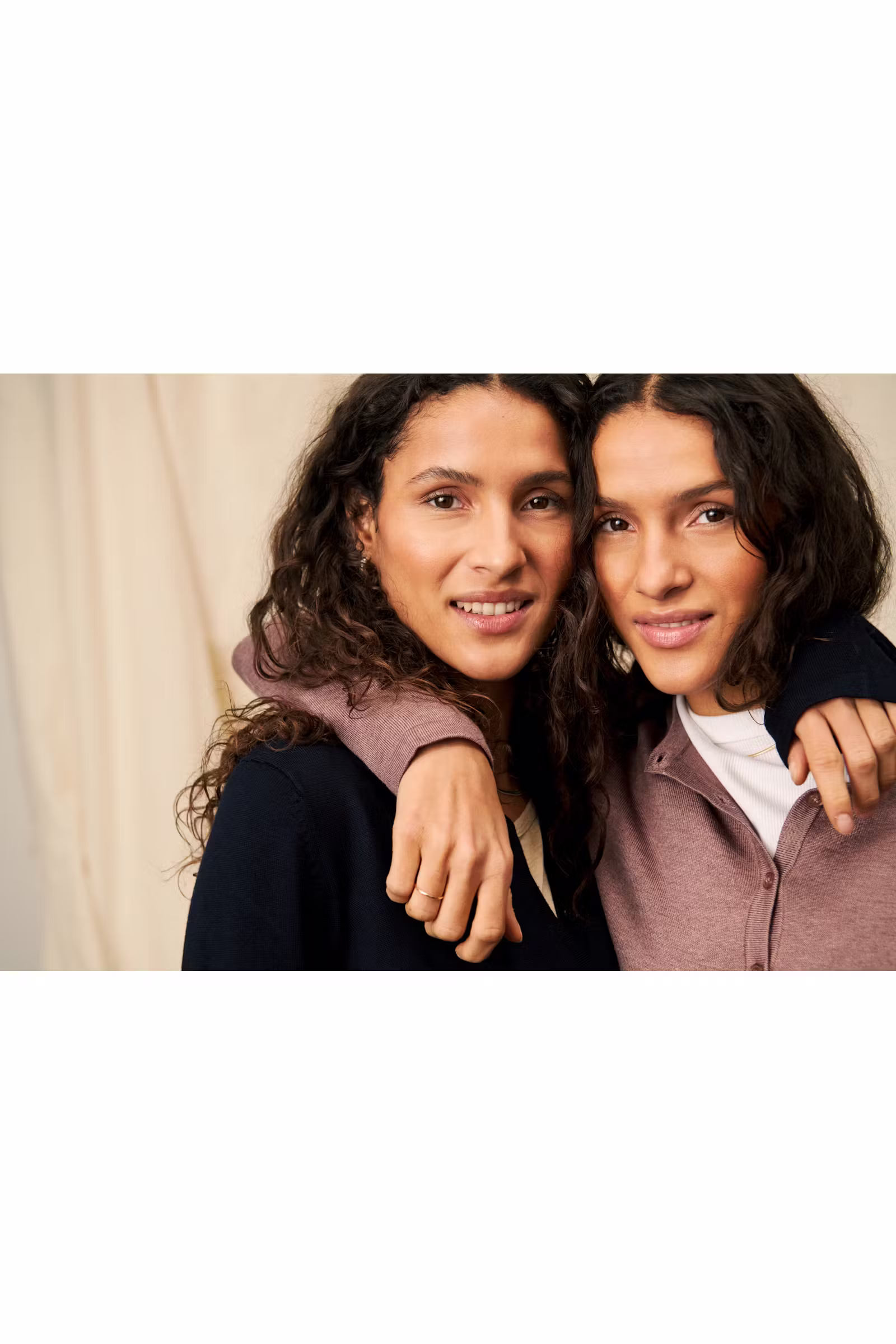 MilaSZ R-Neck Cardigan LOCATION NONE 30500005-1715101