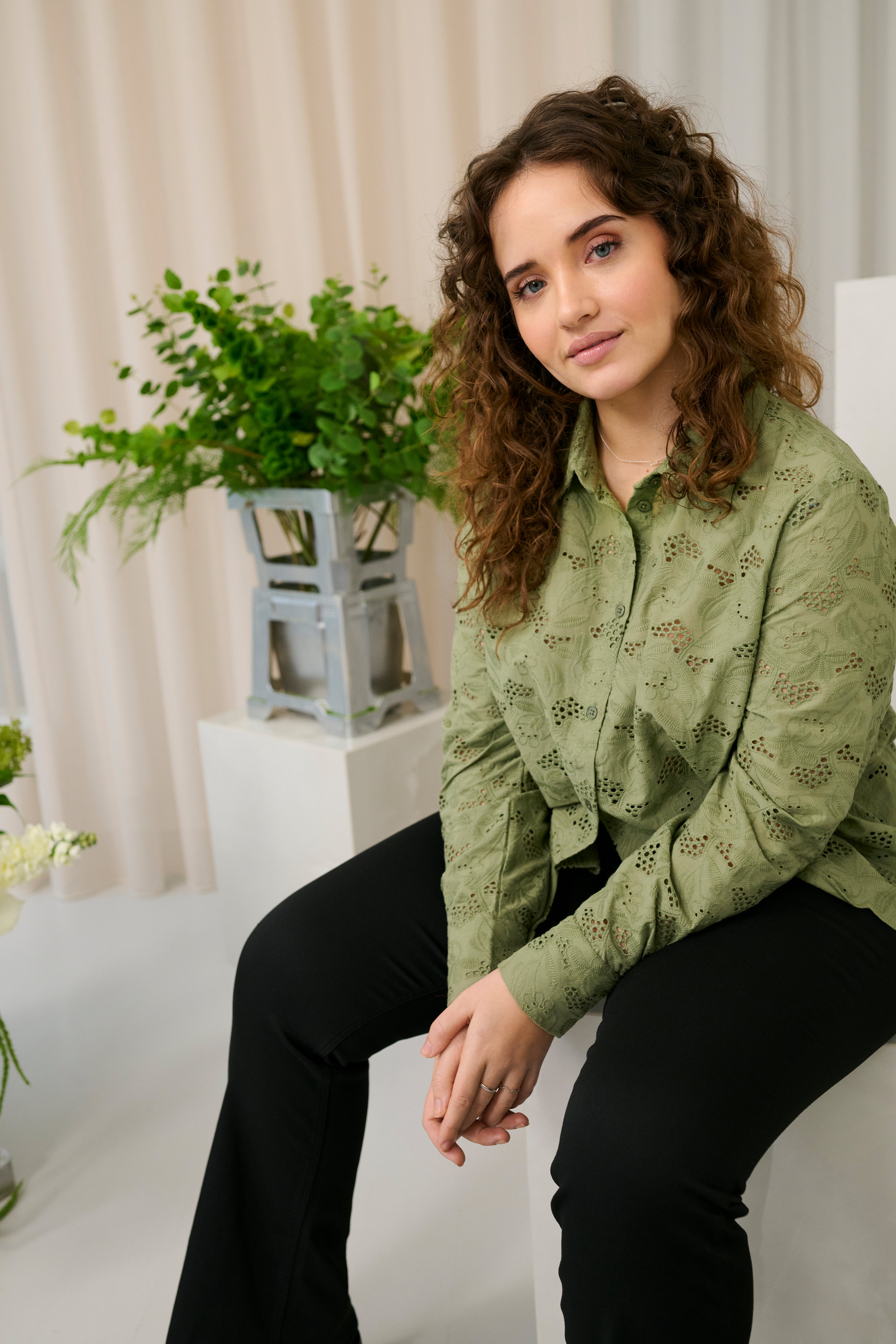 KCtiara Shirt LOCATION NONE 10583520-170115