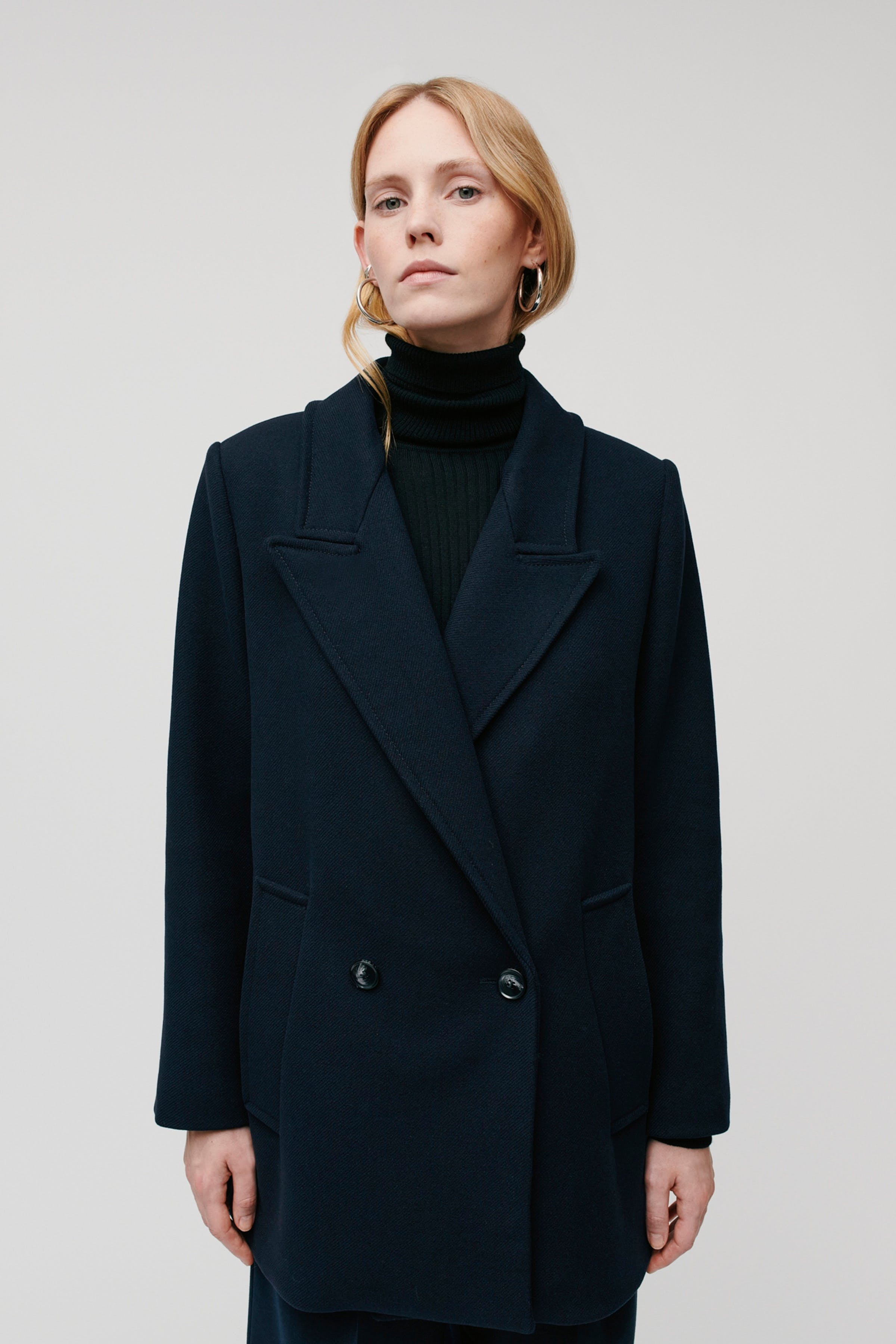 JENNA Mantel LOOKBOOK FRONT 30600418-BL900