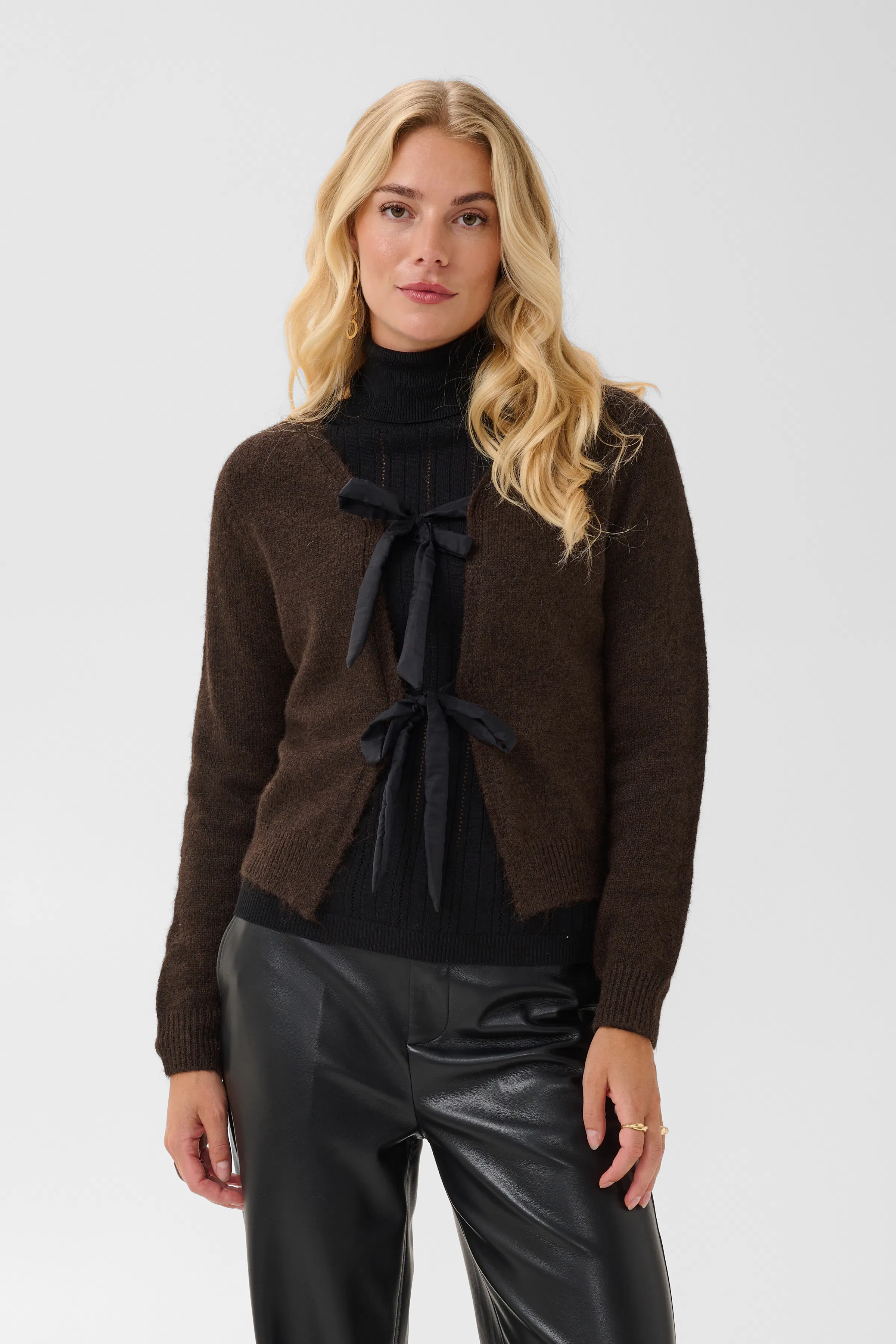 CRBulp Cardigan LOOKBOOK FRONT 10615650-191016