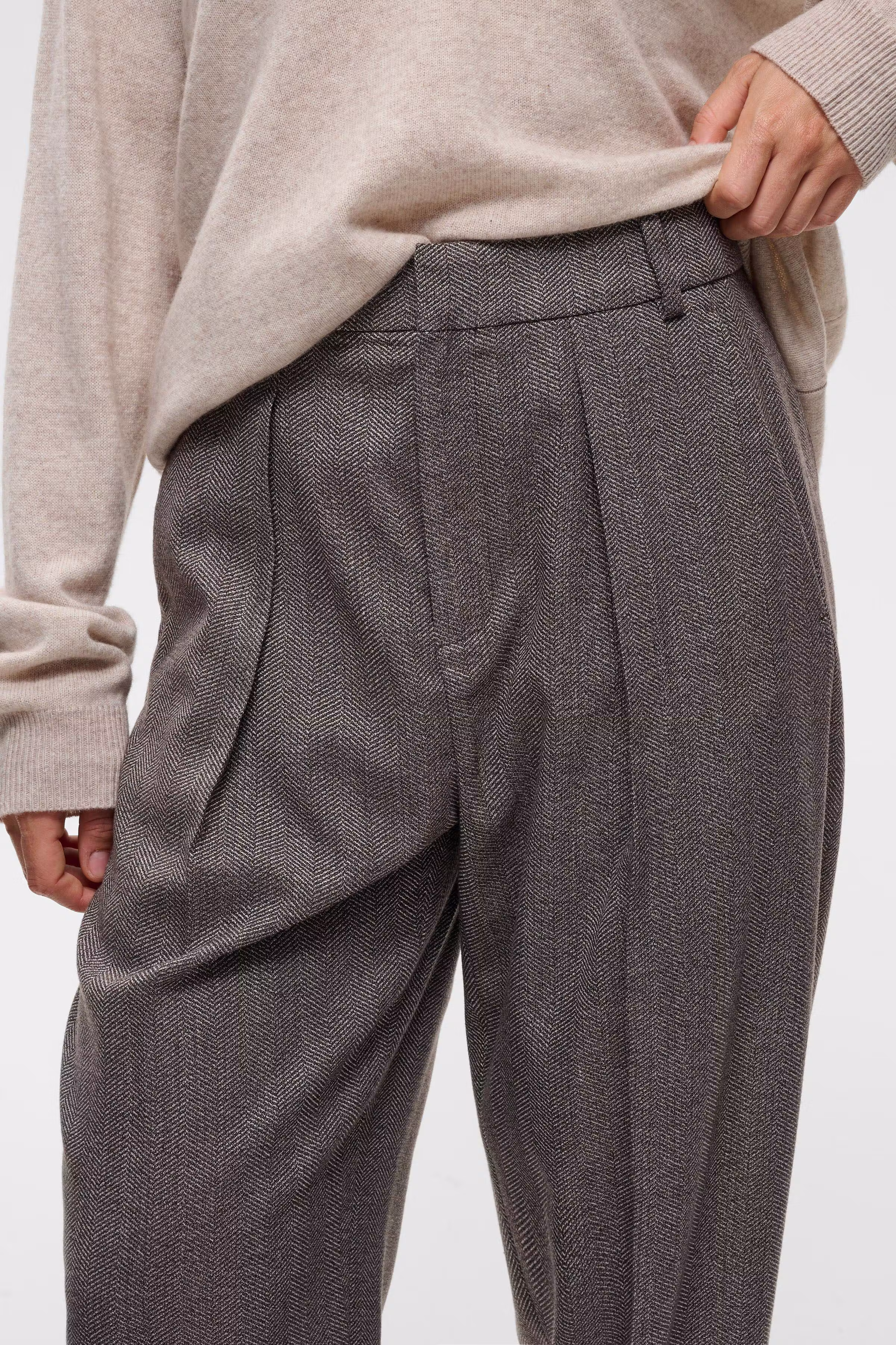 ZuraIW Hose LOOKBOOK DETAIL 30111353-191518