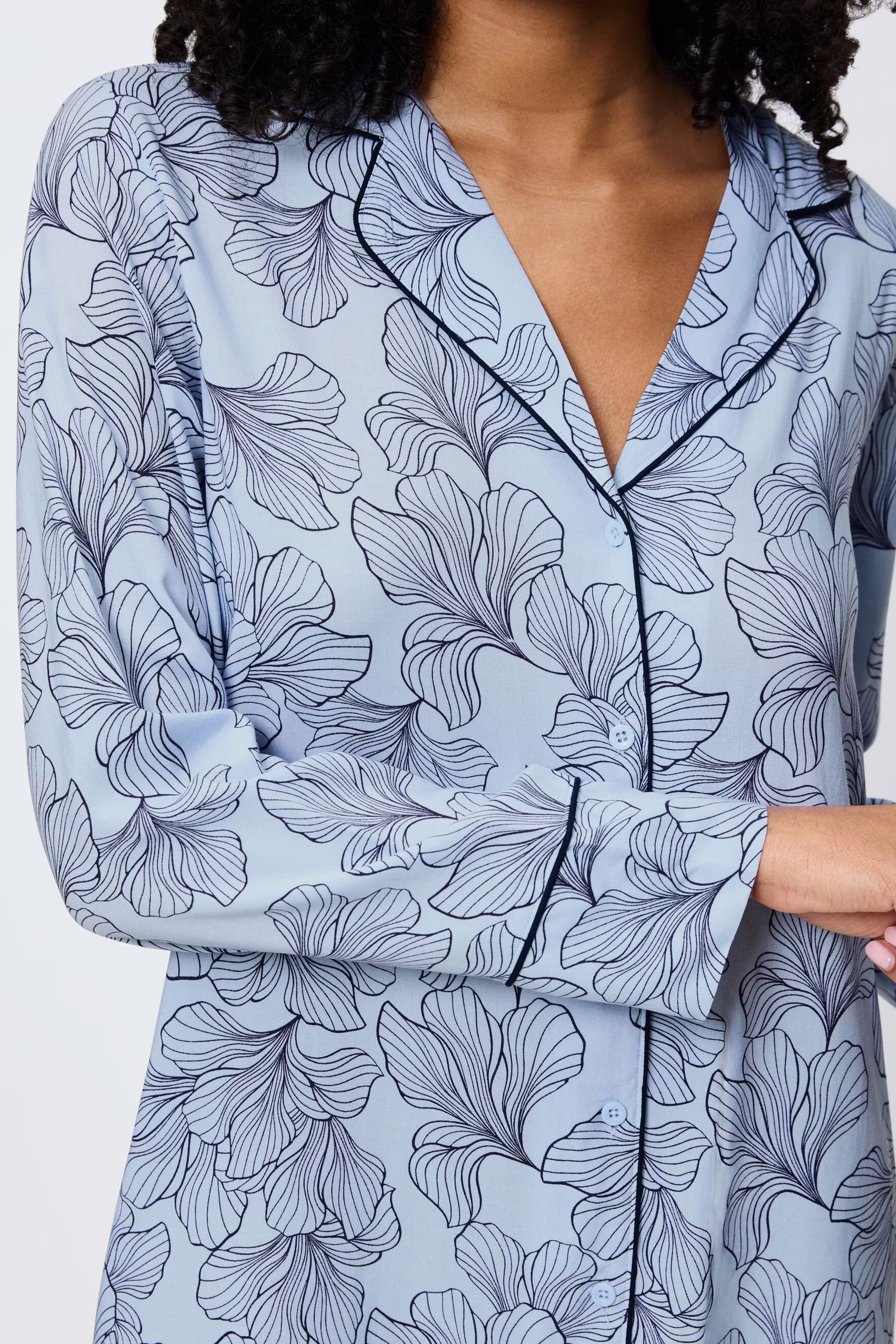 Triumph Nattkjole LOOKBOOK DETAIL 40500309-T0032