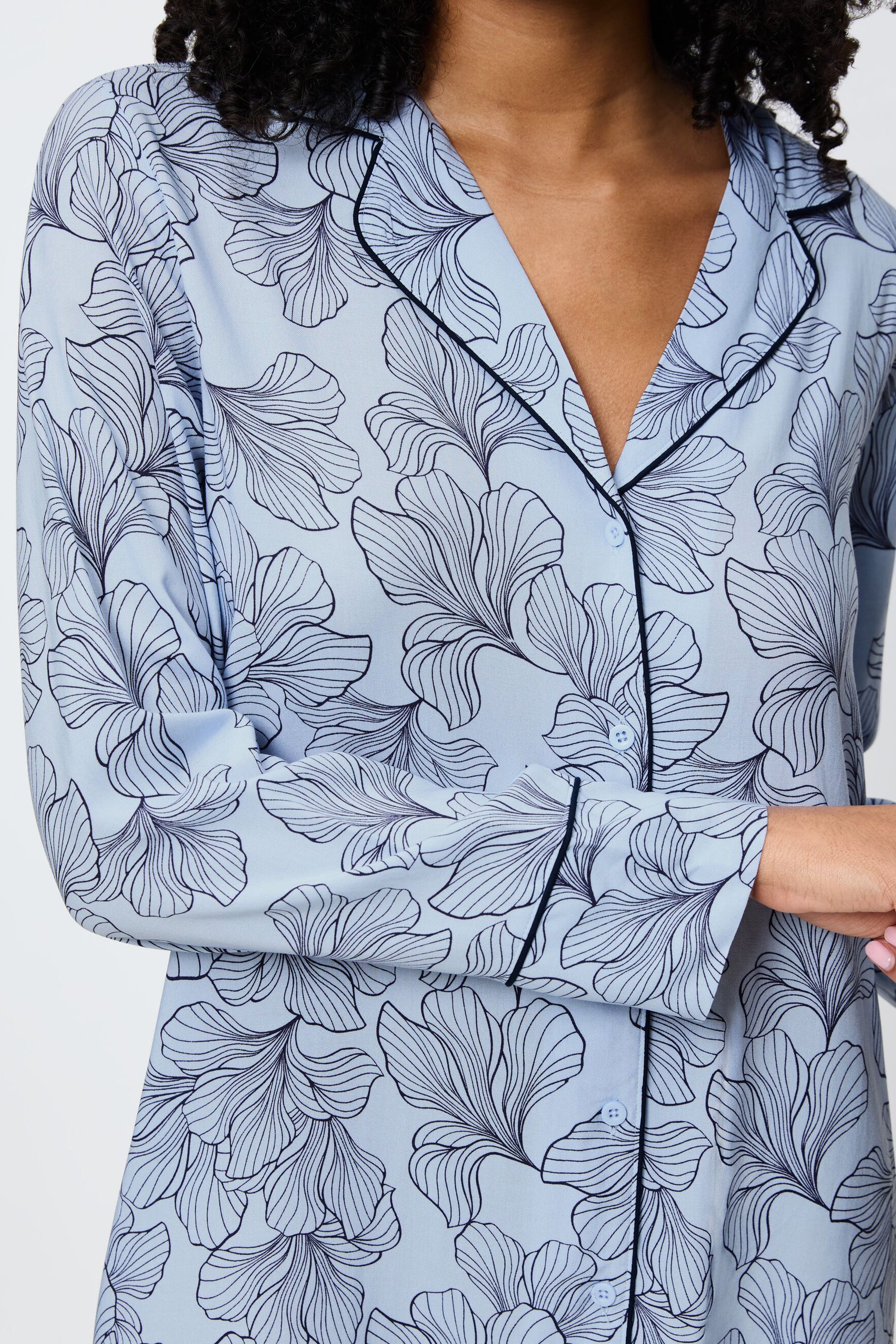 Triumph Nachthemd LOOKBOOK DETAIL 40500309-T0032