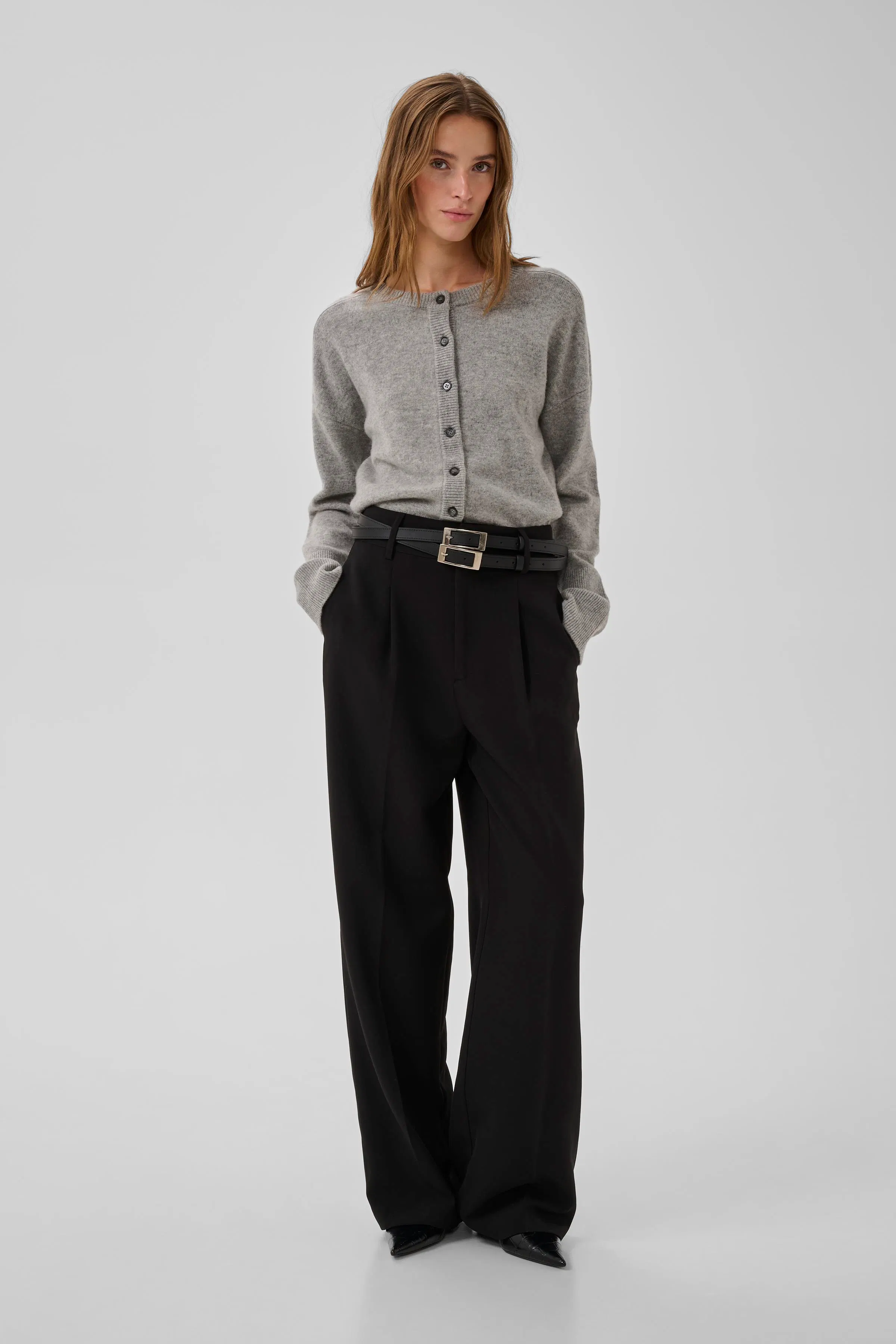 13 THE KNIT CARDIGAN LOOKBOOK FRONT 10705548-100378