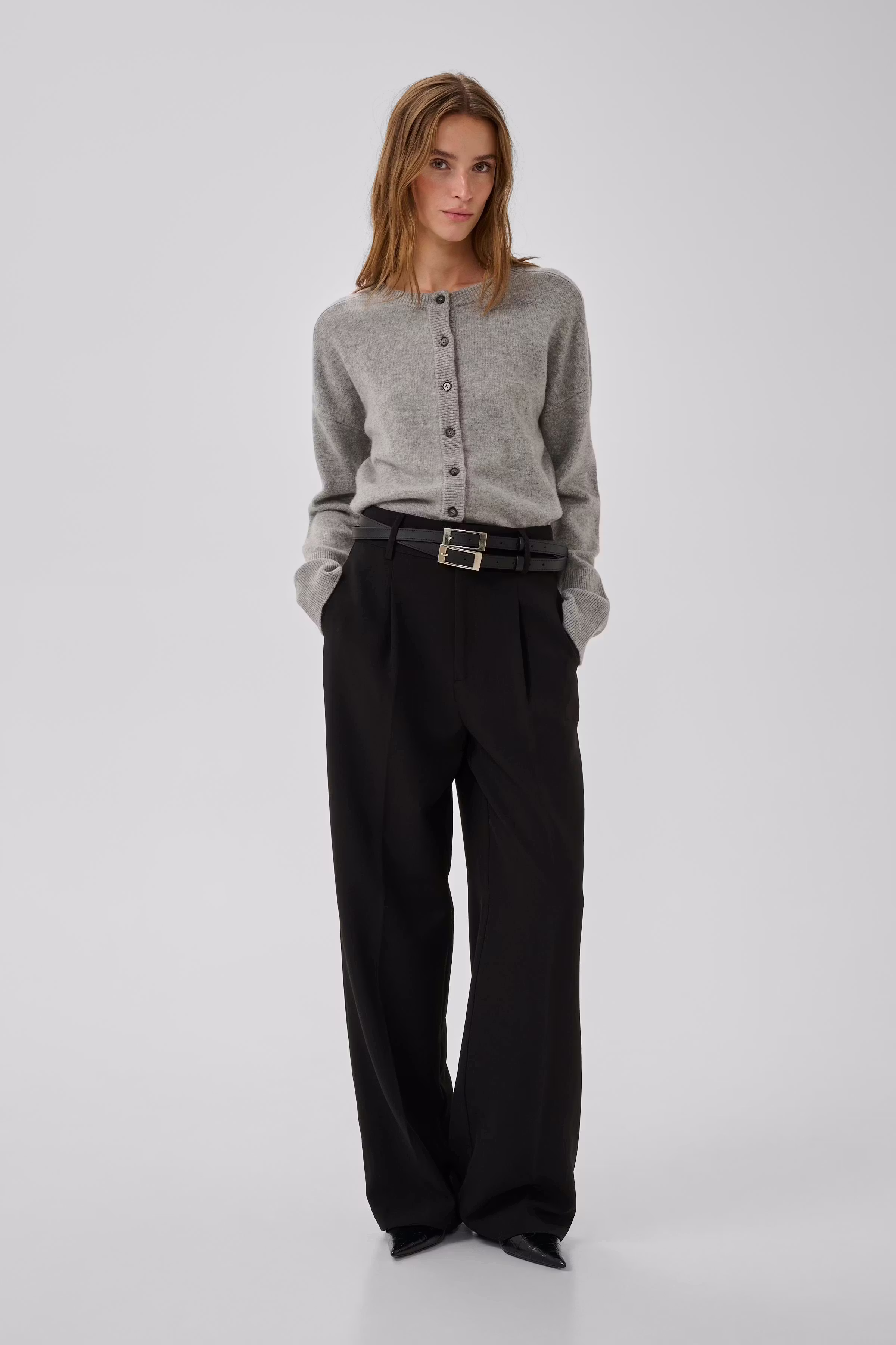 13 THE KNIT CARDIGAN LOOKBOOK FRONT 10705548-100378