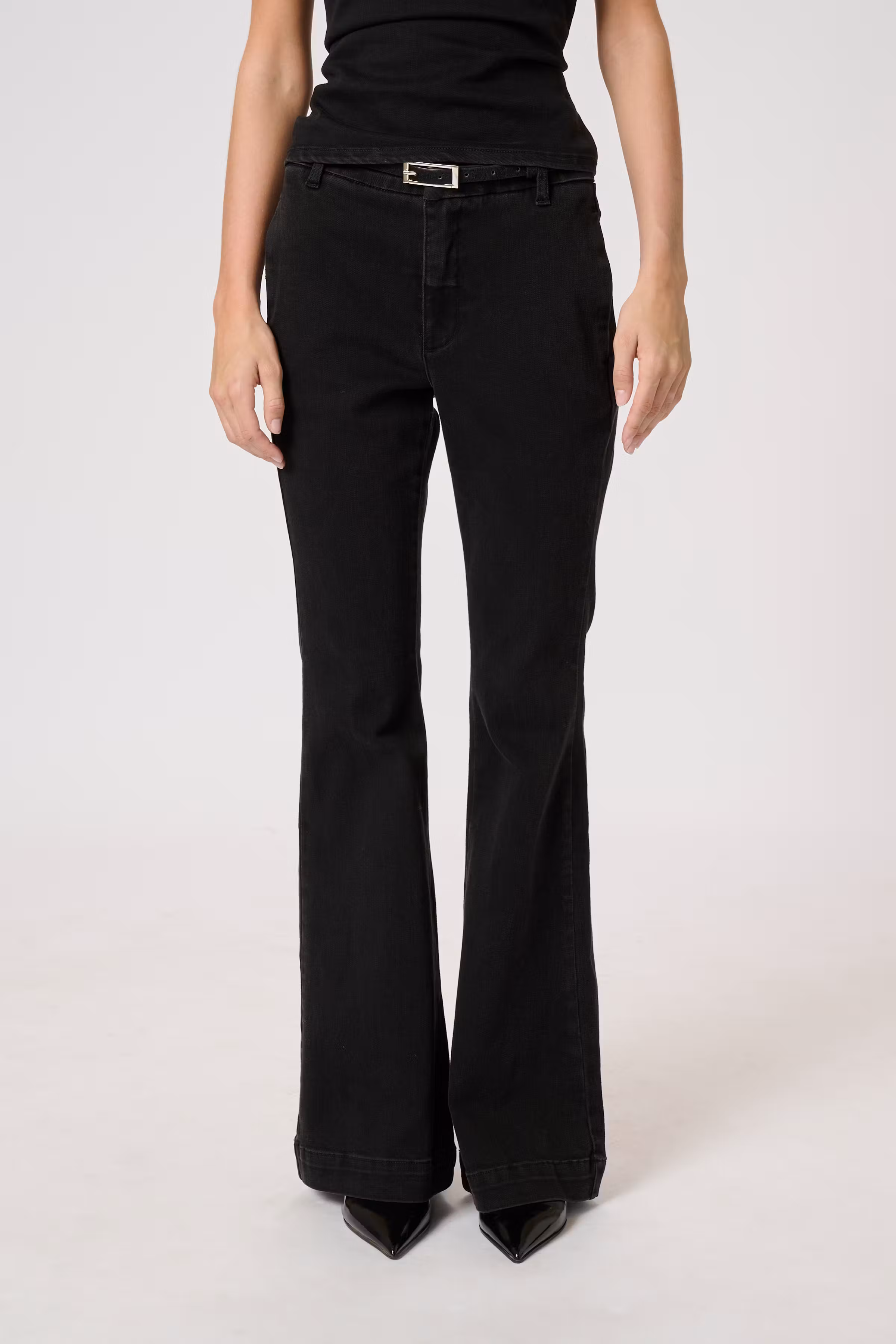 AyoMW High Bootcut Jeans LOOKBOOK FRONT 10704983-100069
