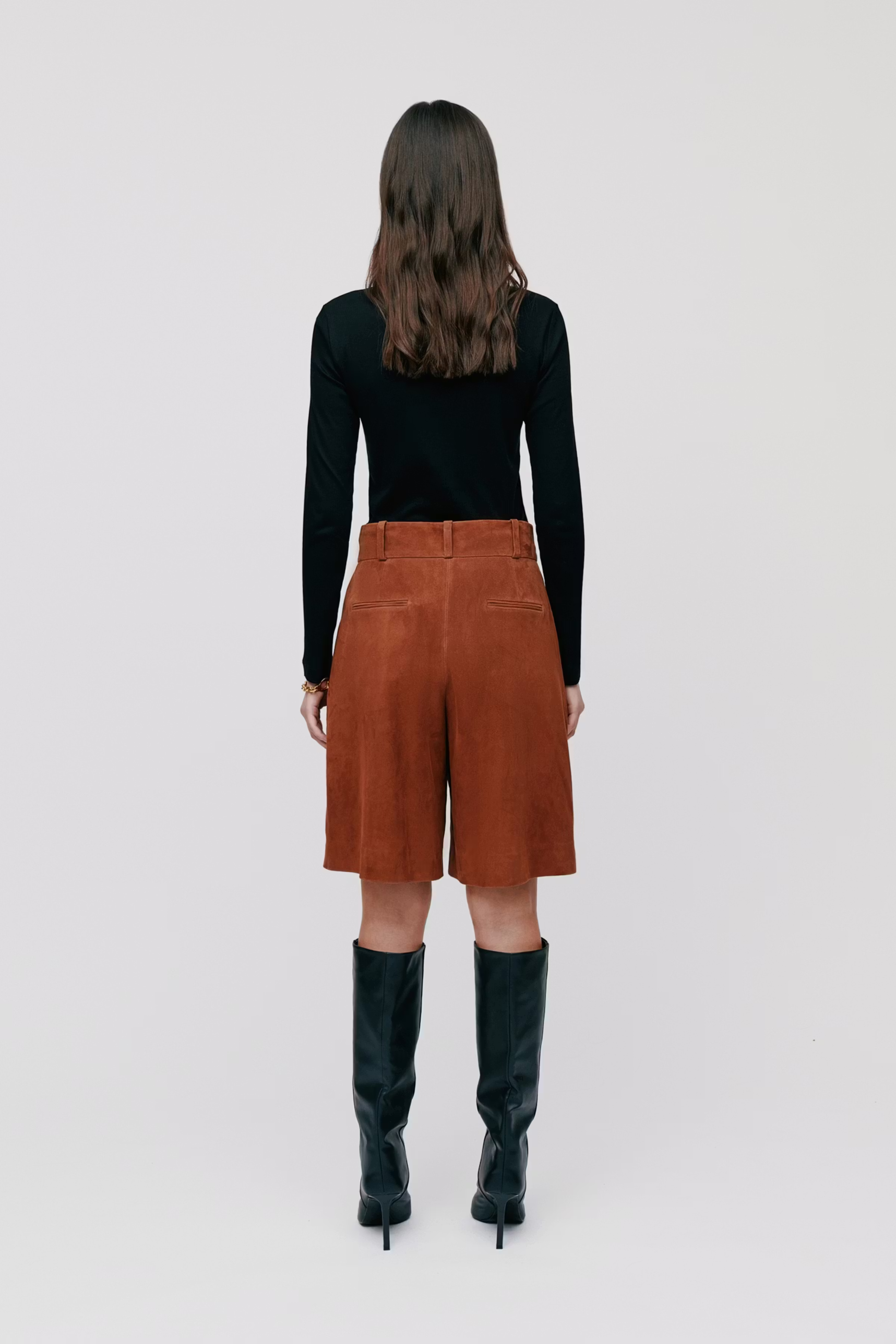 LEA Shorts LOOKBOOK BACK 30600759-BR228