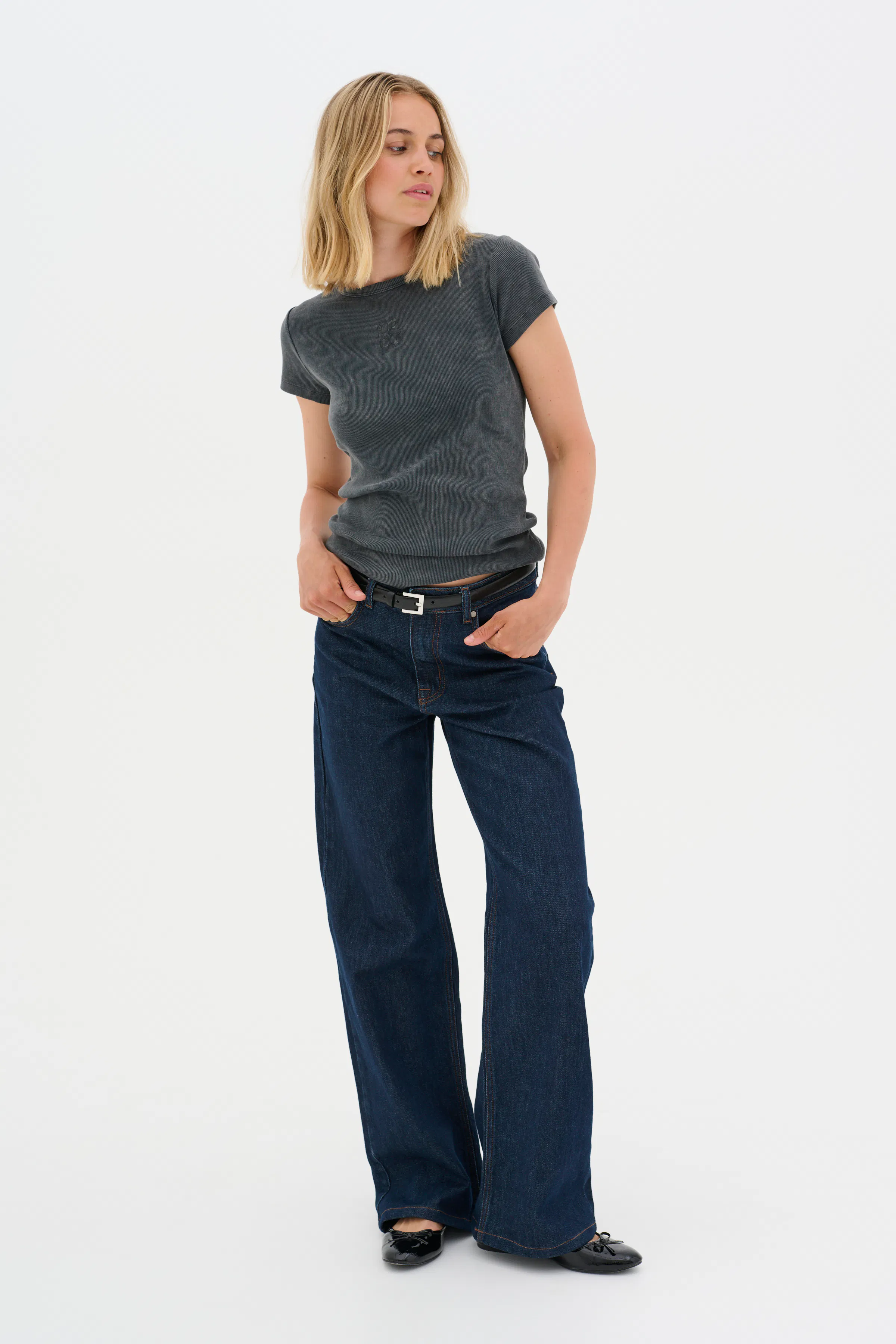 09 THE MANDY TEE LOOKBOOK FRONT 10704859-100069