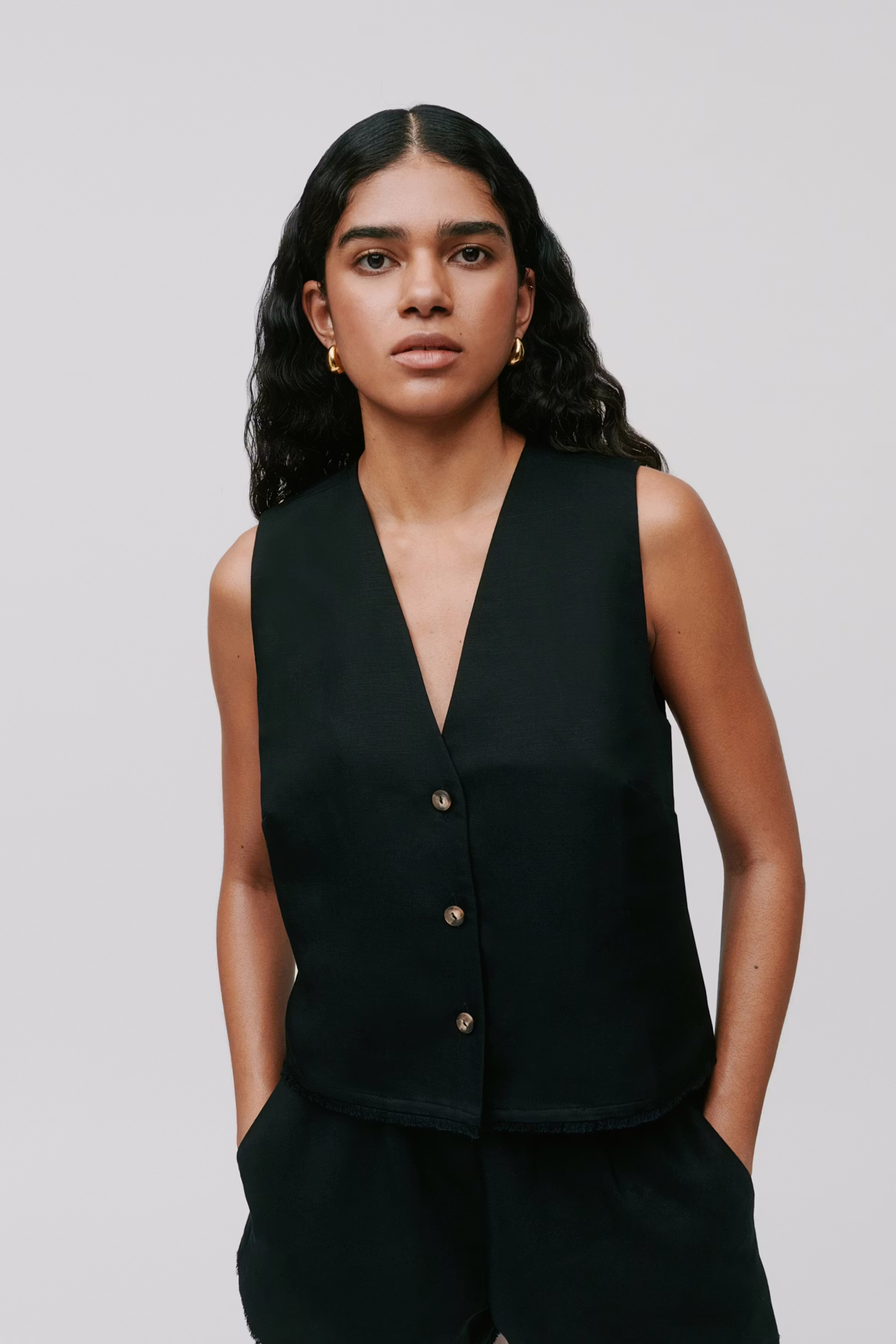 TALA Blouse LOOKBOOK FRONT 30600485-BK999