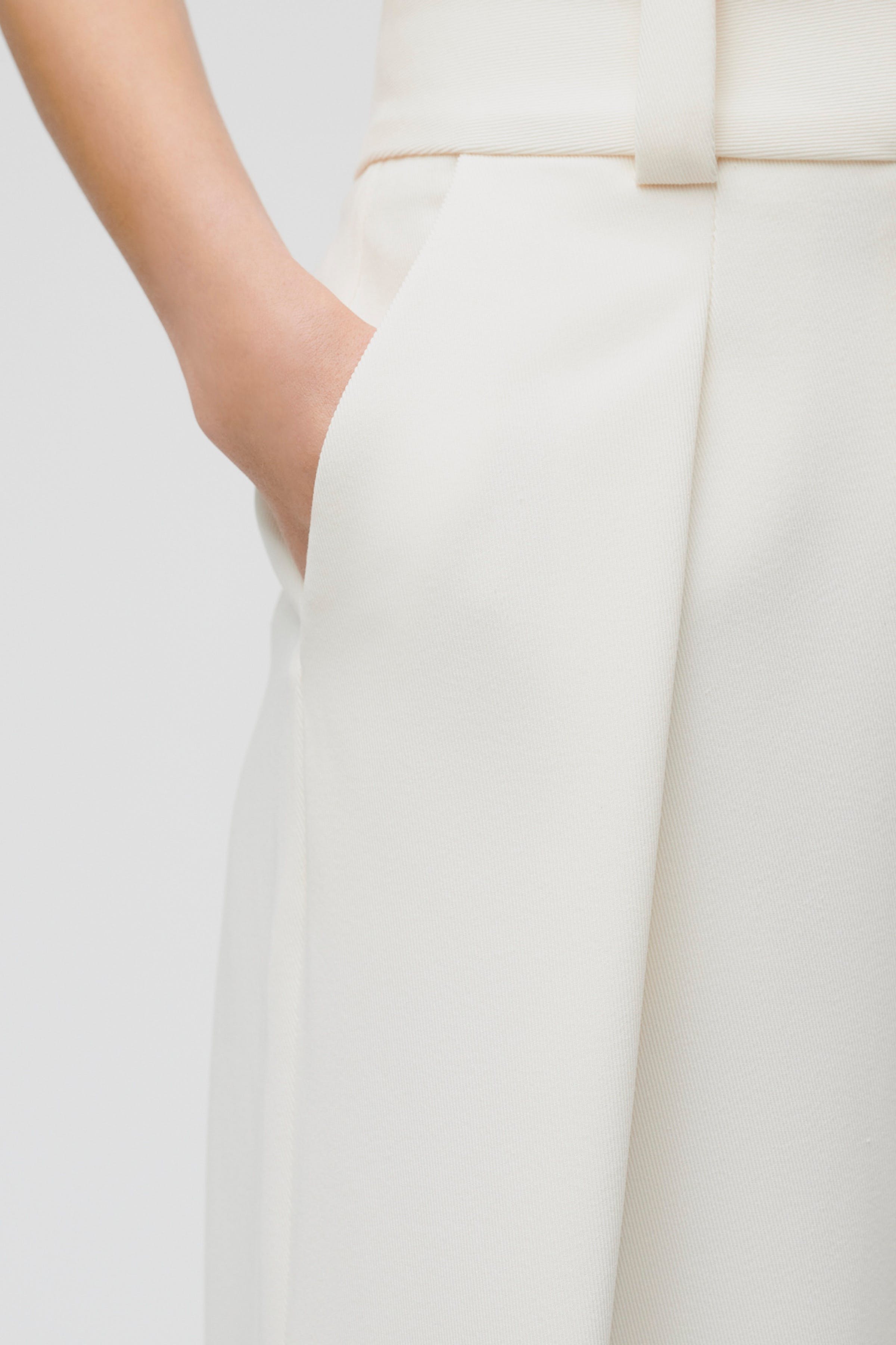 PEONY Hose LOOKBOOK DETAIL 30600550-WH011