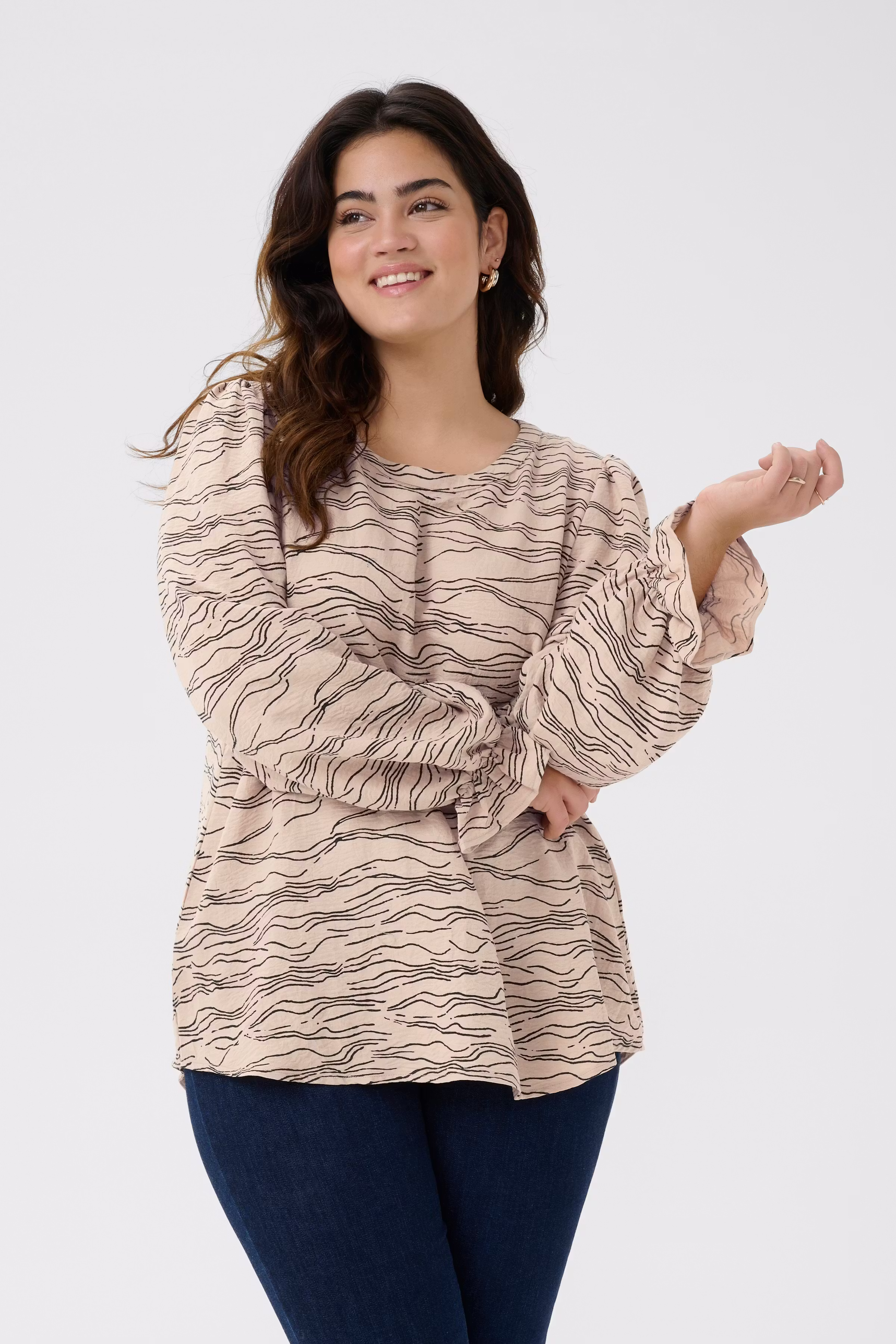 KCnika Bluse LOOKBOOK FRONT 10583581-108183