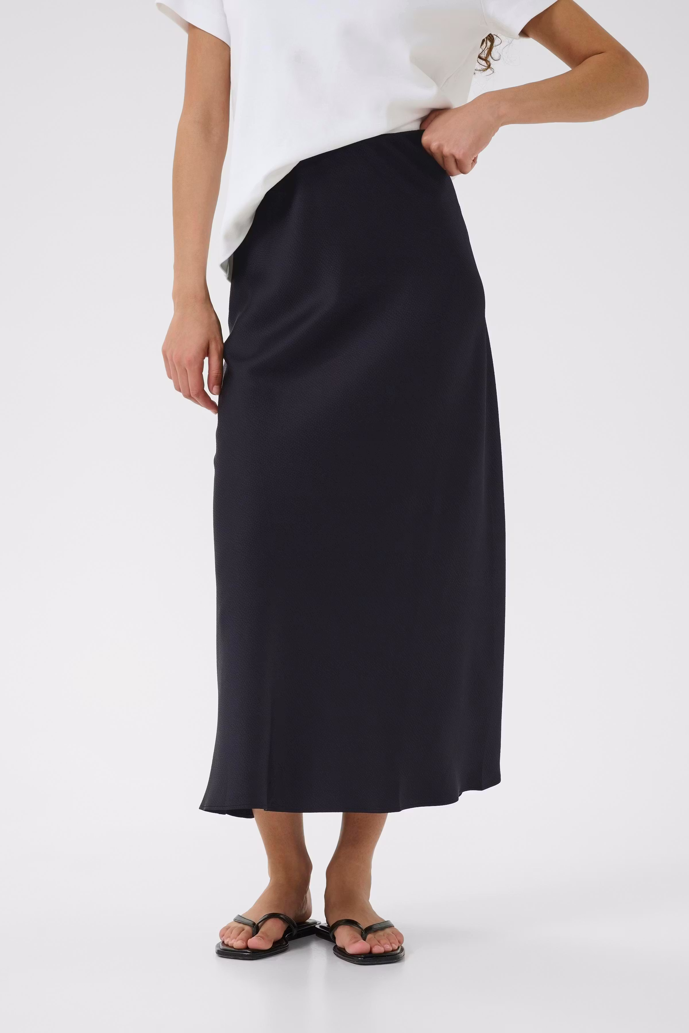 SendraIW Skirt LOOKBOOK FRONT 30110642-194008