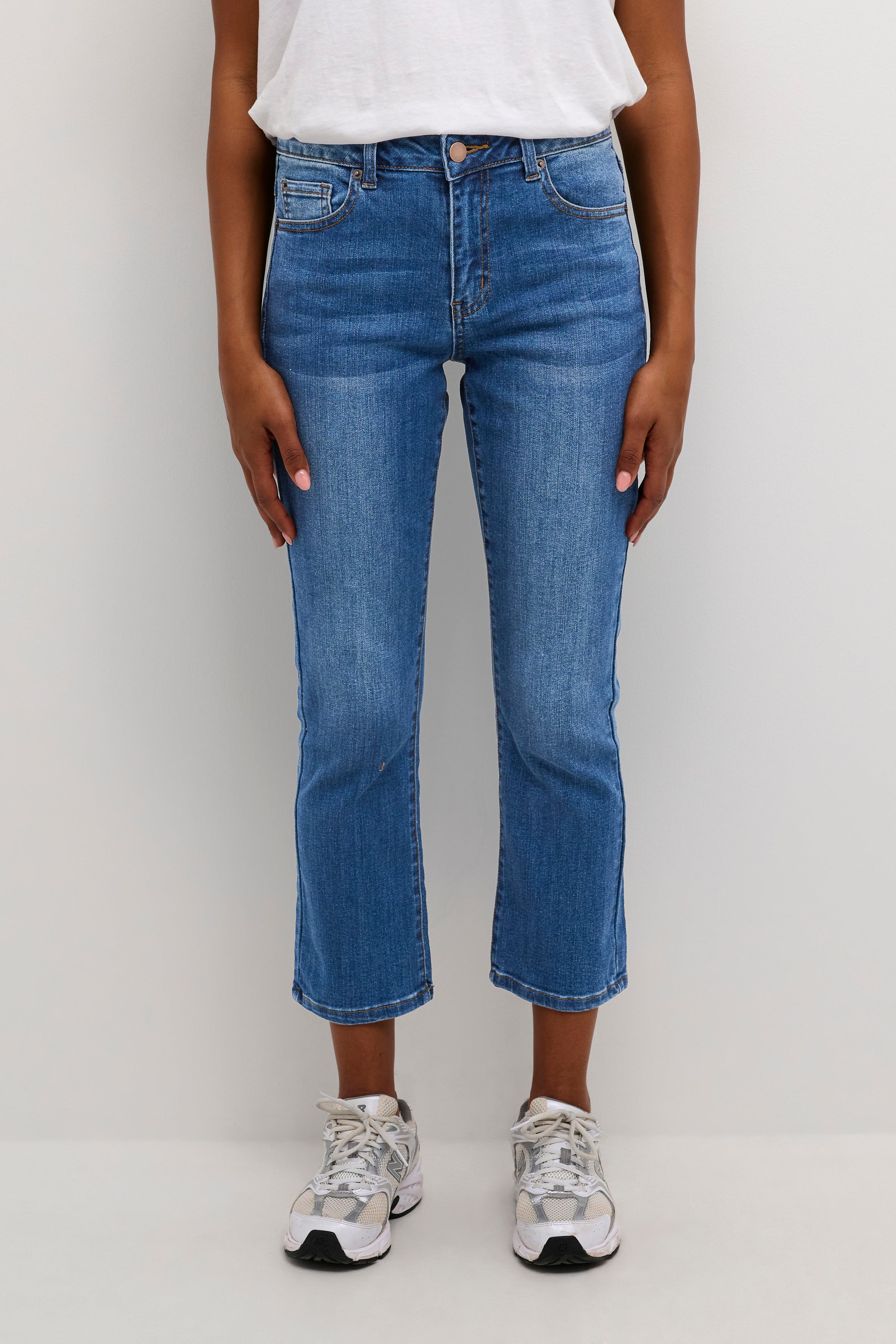 KAsinem Cropped Jeans LOOKBOOK FRONT 10506133-102272