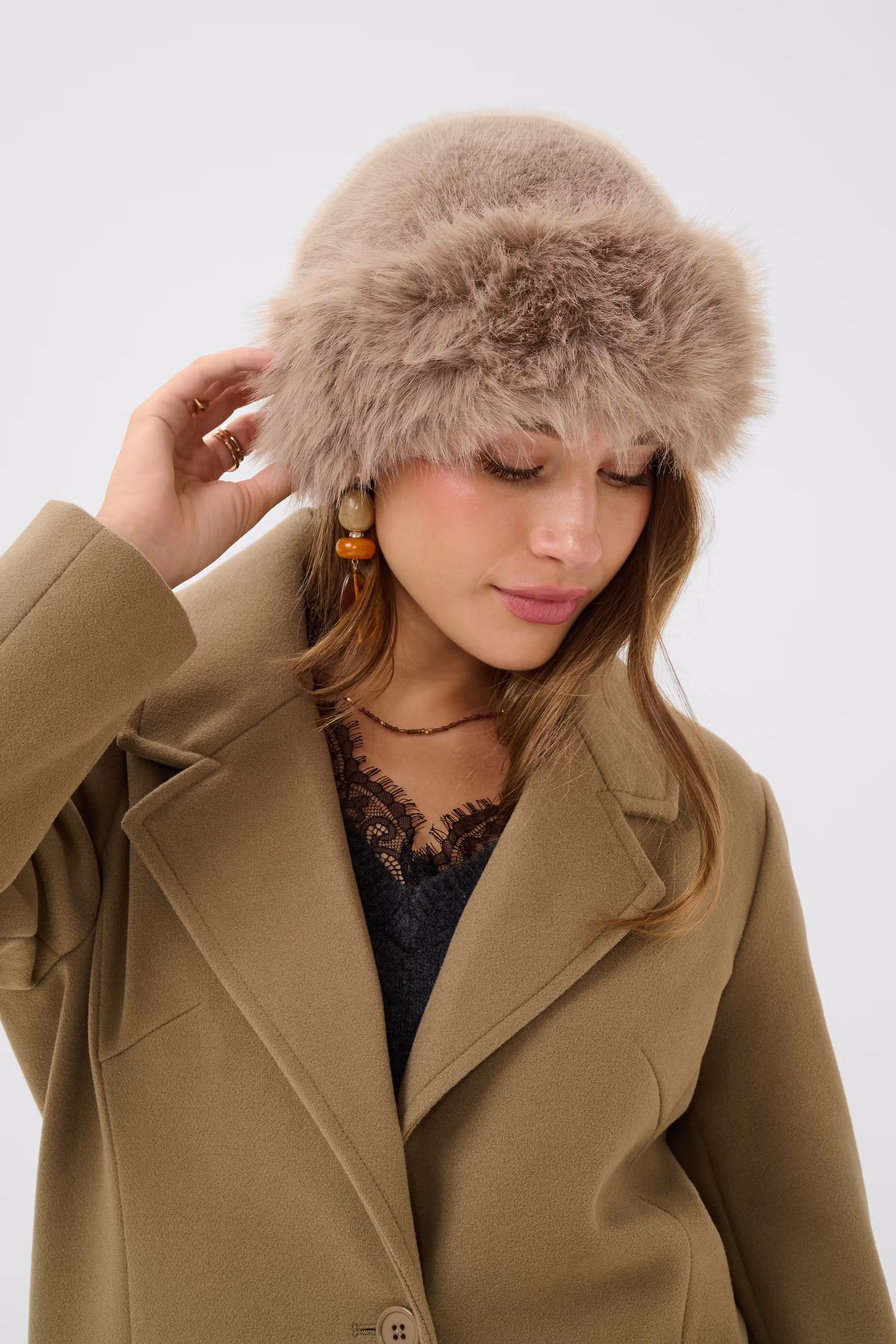 CRYina Hat LOOKBOOK DETAIL 10616061-171312
