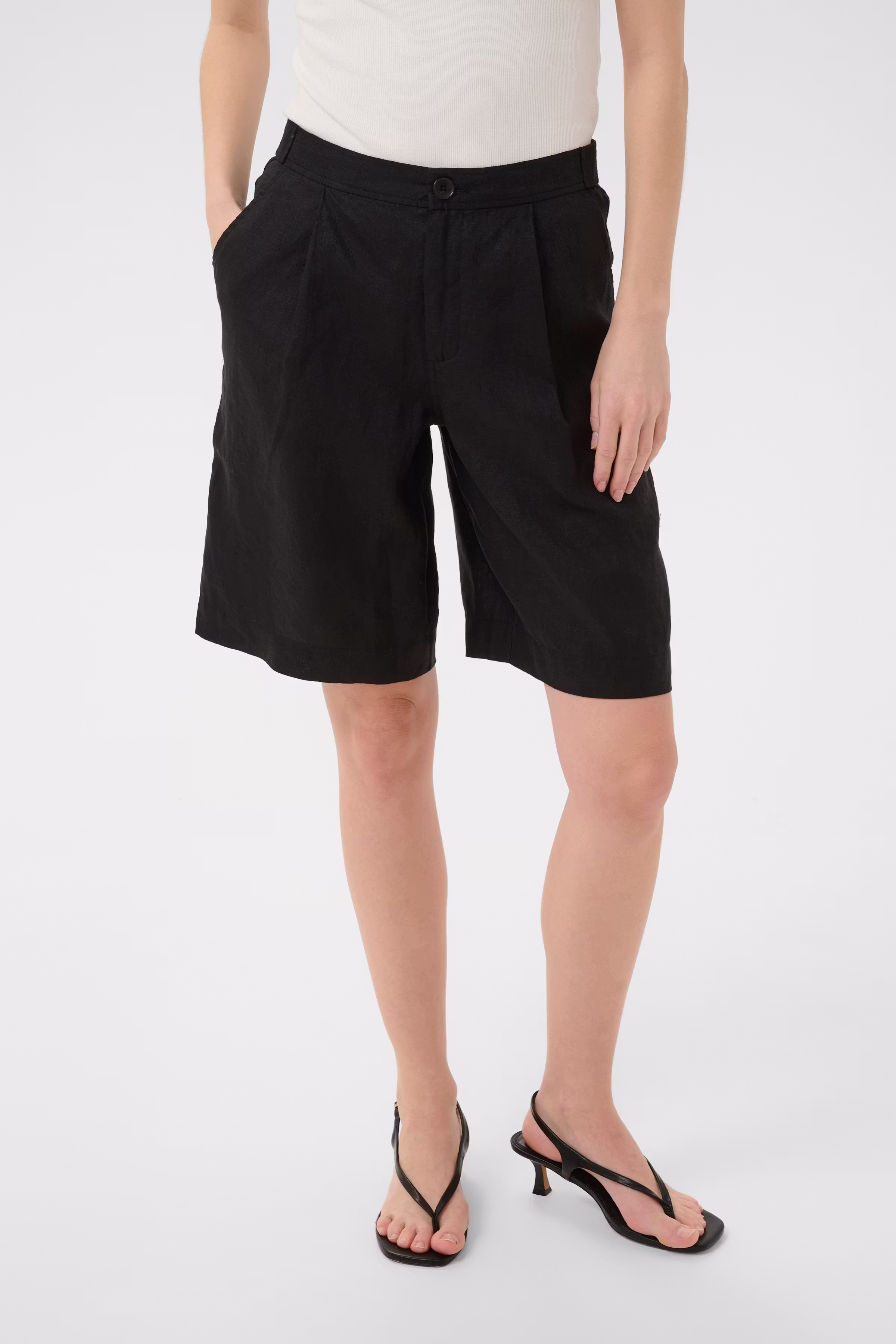 BerniaPW Shorts LOOKBOOK FRONT 30310516-194008