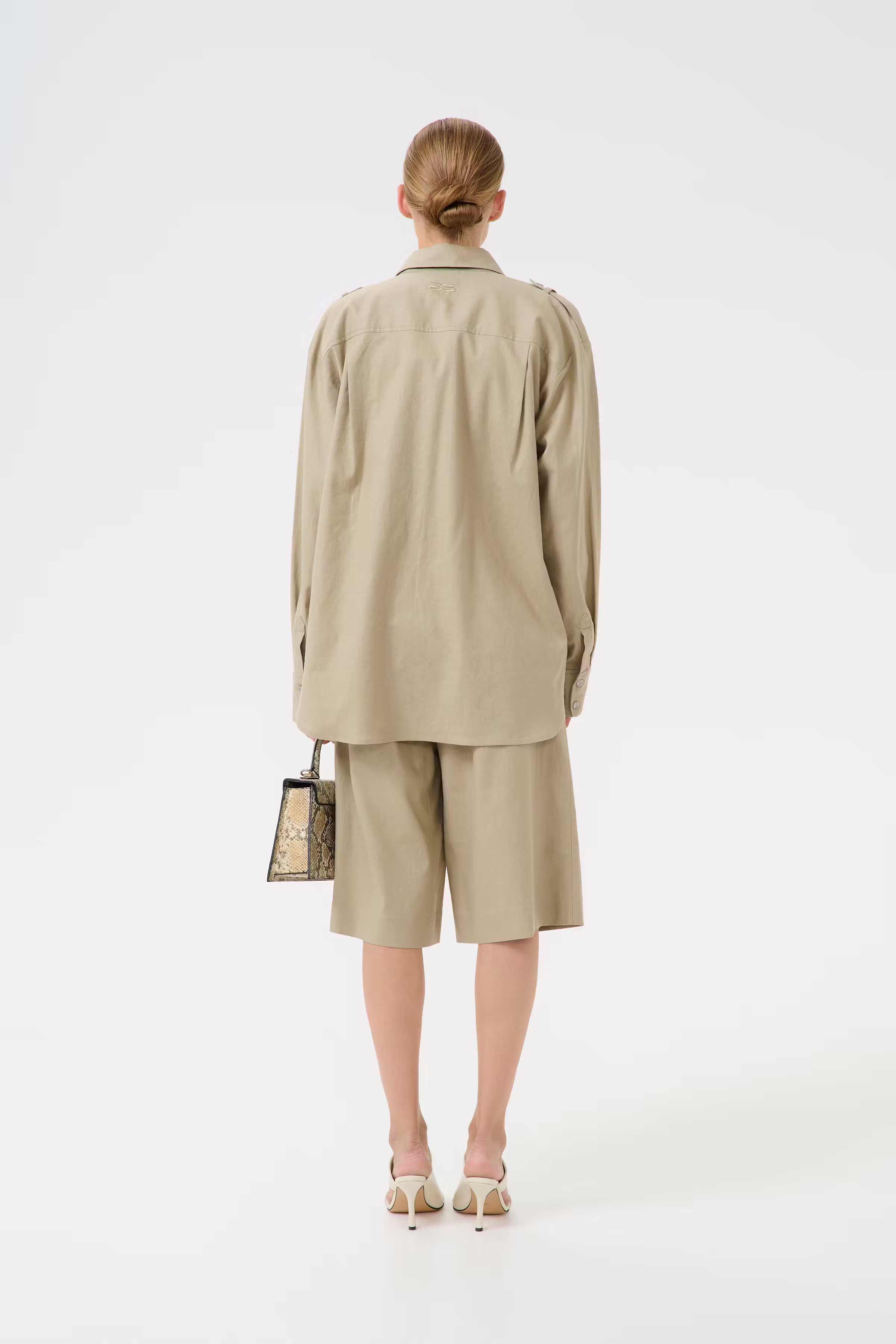 GZizza linen shorts LOOKBOOK BACK 10910281-170510