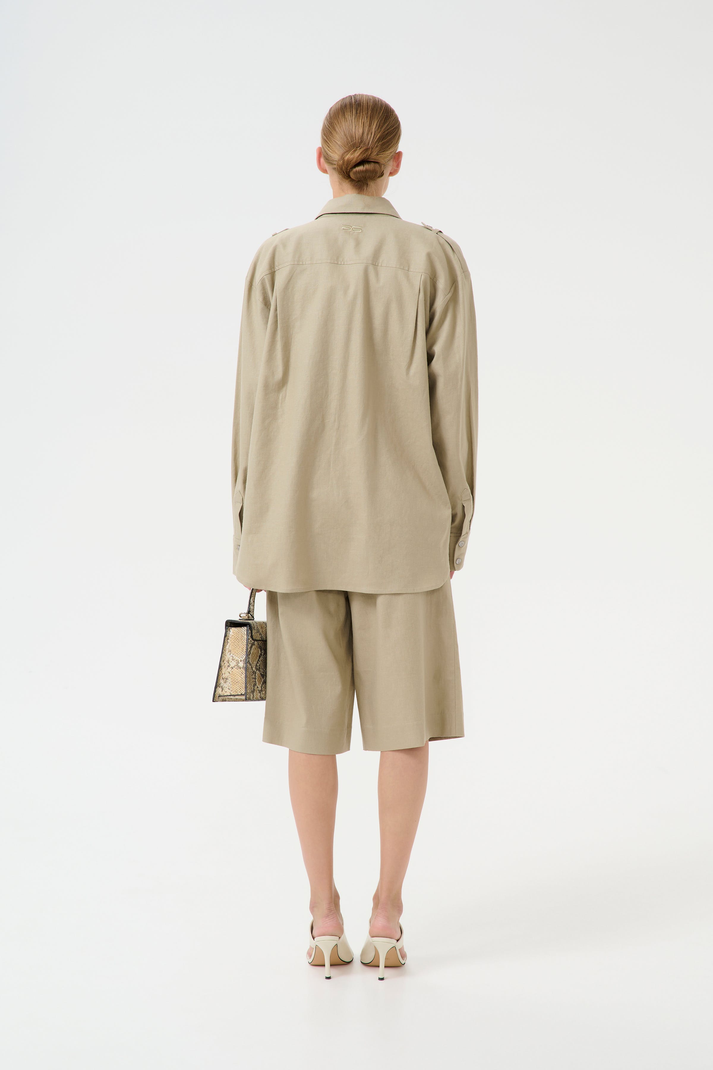 GZizza linen shorts LOOKBOOK BACK 10910281-170510