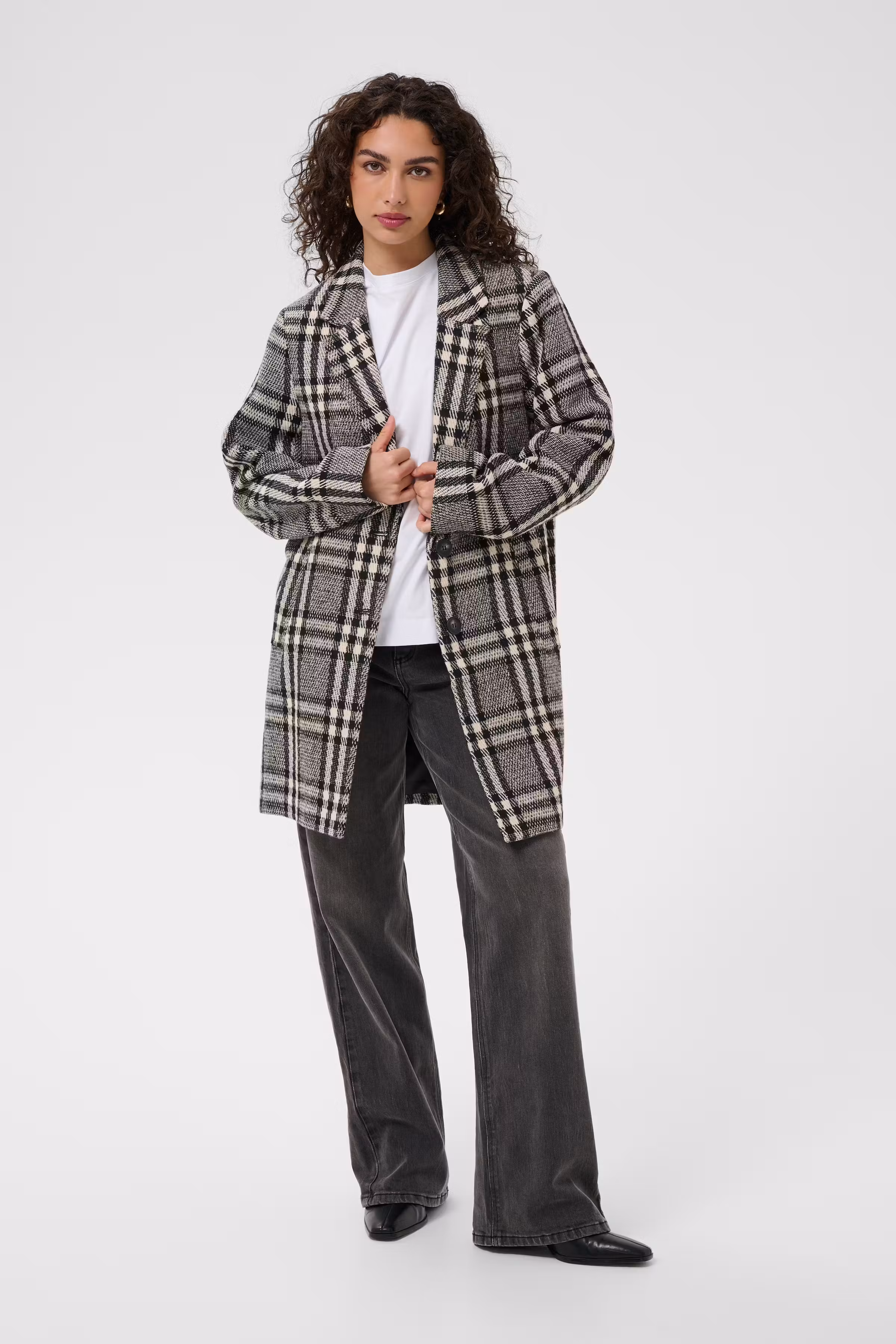 KAvibeke Coat LOOKBOOK FRONT 10511823-109510
