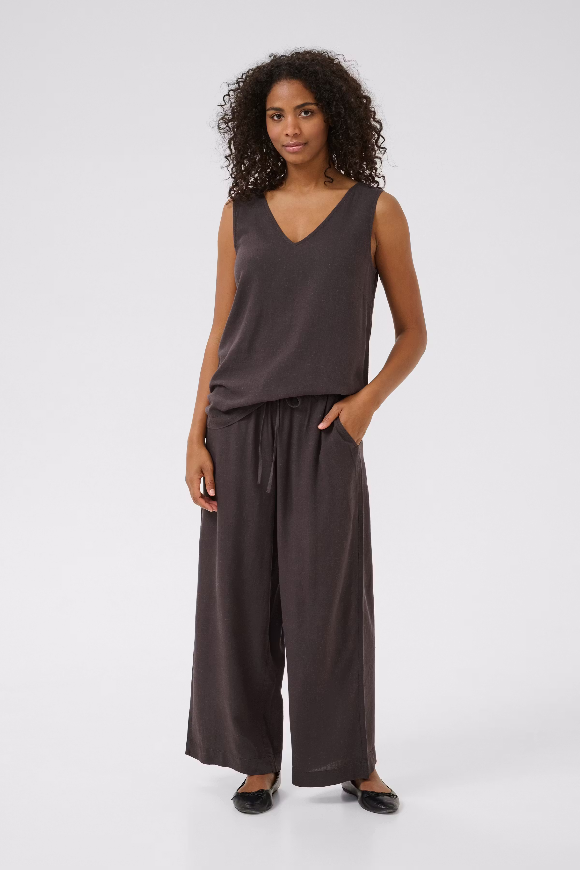 KAmilia Linen Trousers LOOKBOOK FRONT 10509666-190205